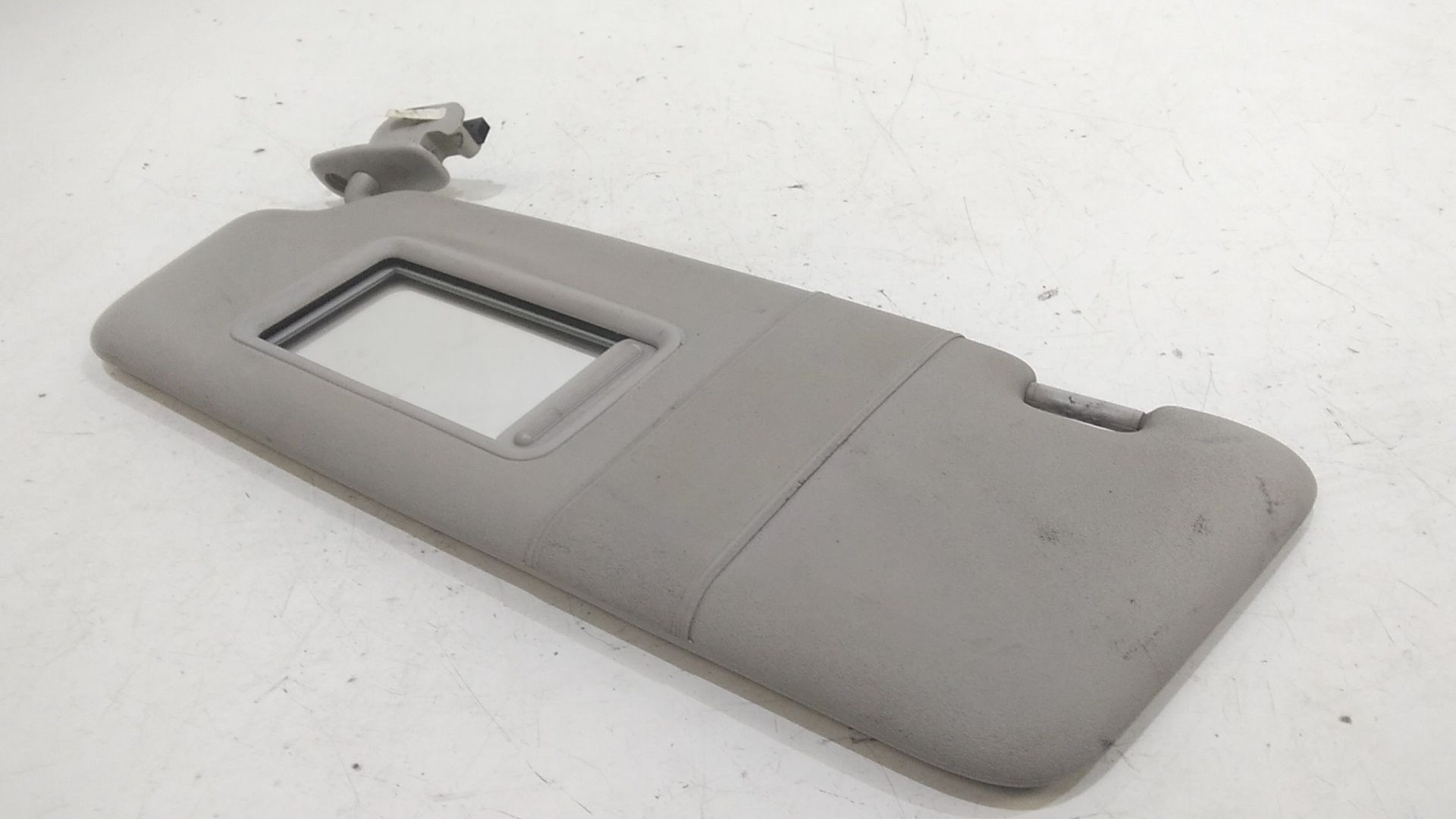 Aletta Parasole Parabrezza Sinistro 8P0857551AE5B9 Usato