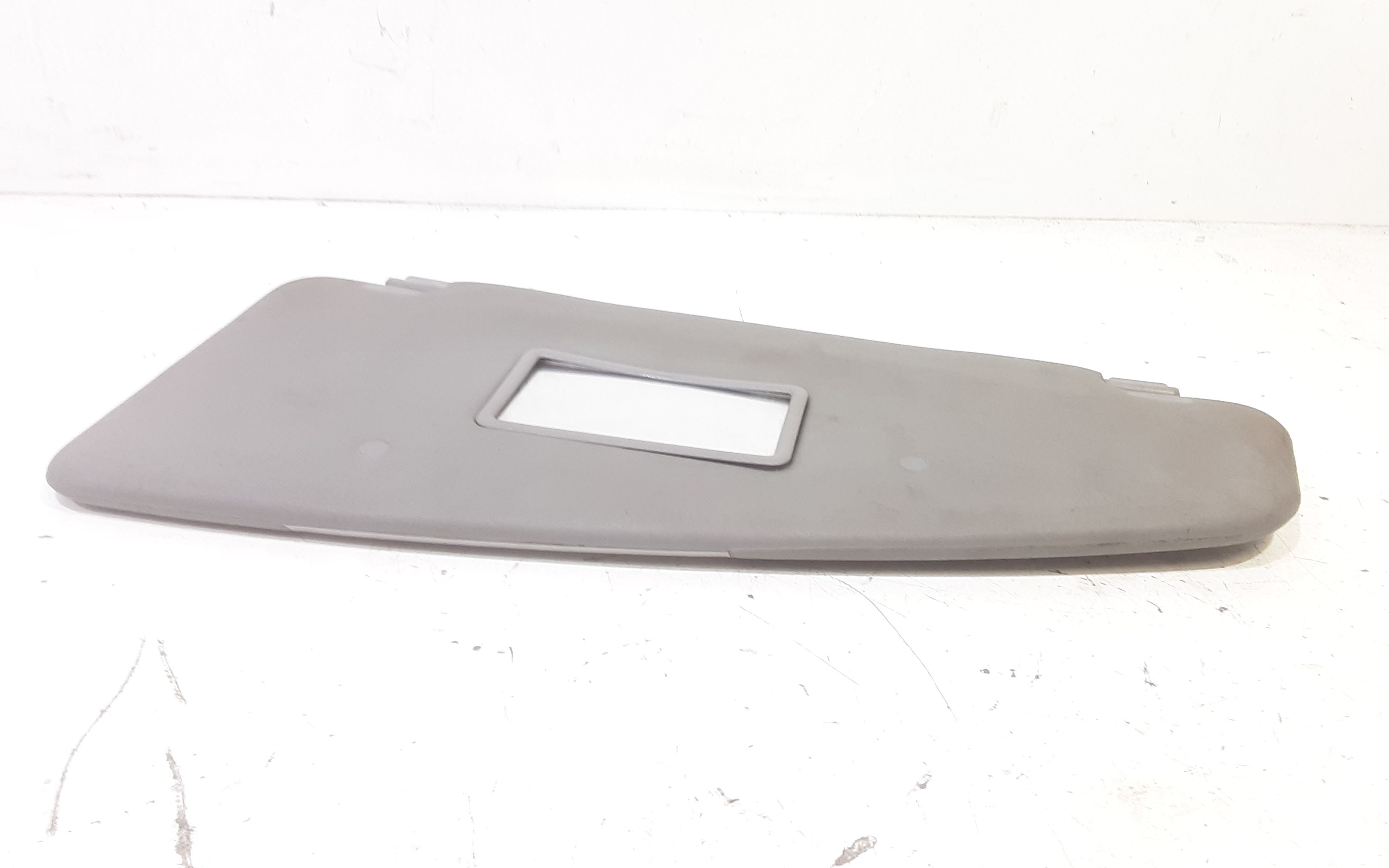 Aletta Parasole Parabrezza Destro 735417502 Usato