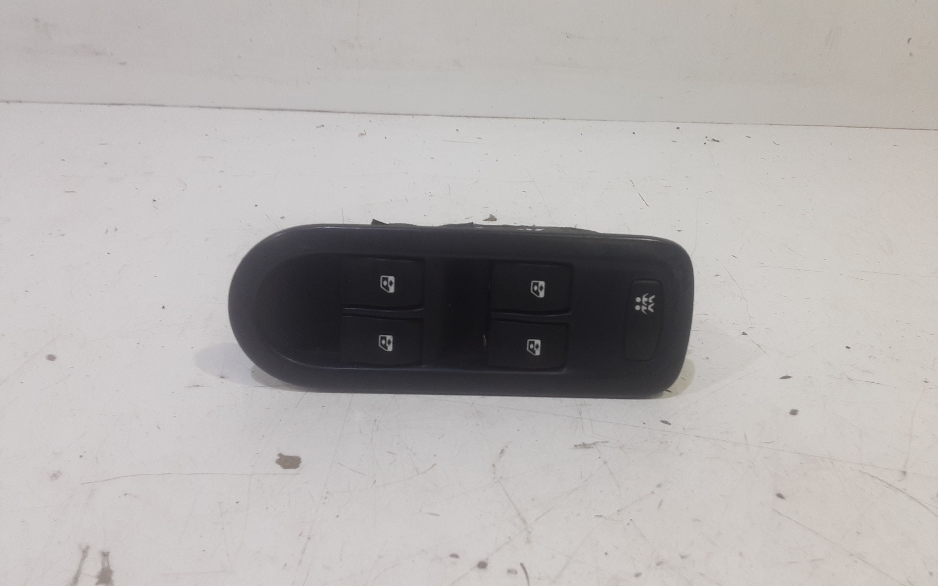 Interruttore Alzacristalli Porta Ant. Sinistro 8200108269 Usato