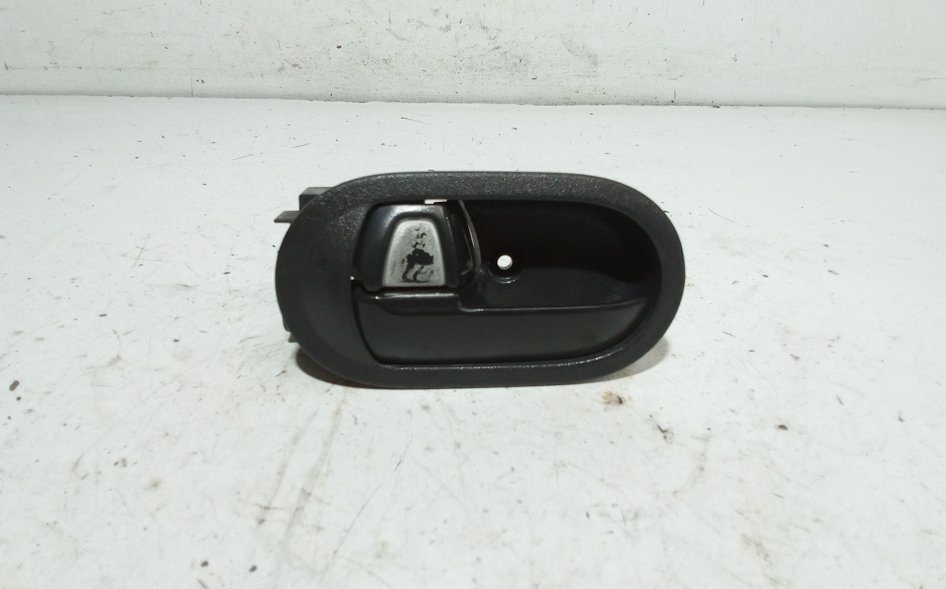 Maniglia Int. Apertura Porta Ant. Sinistro 5716A303XA Usato