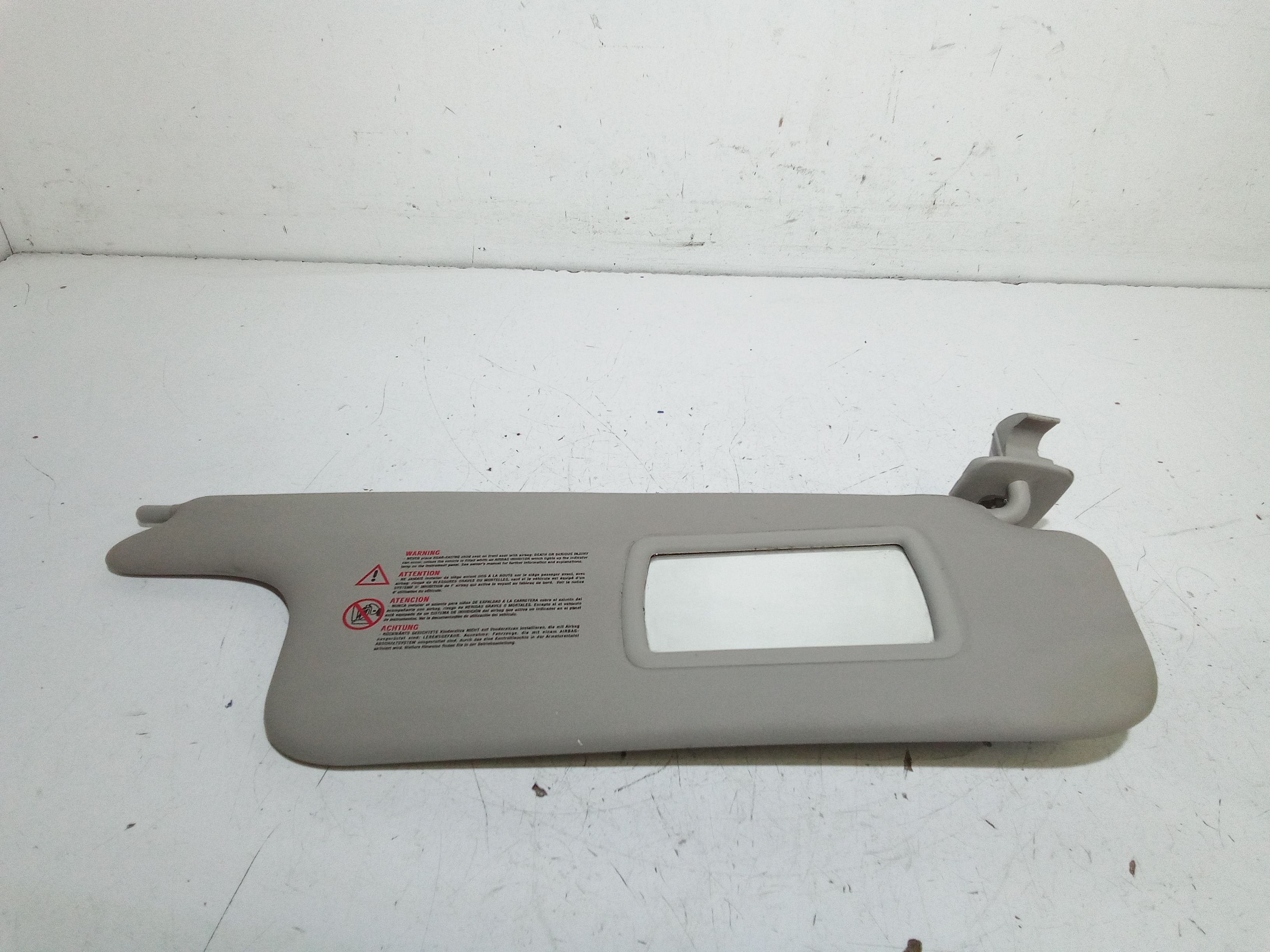 Aletta Parasole Parabrezza Destro 8200246819 Usato