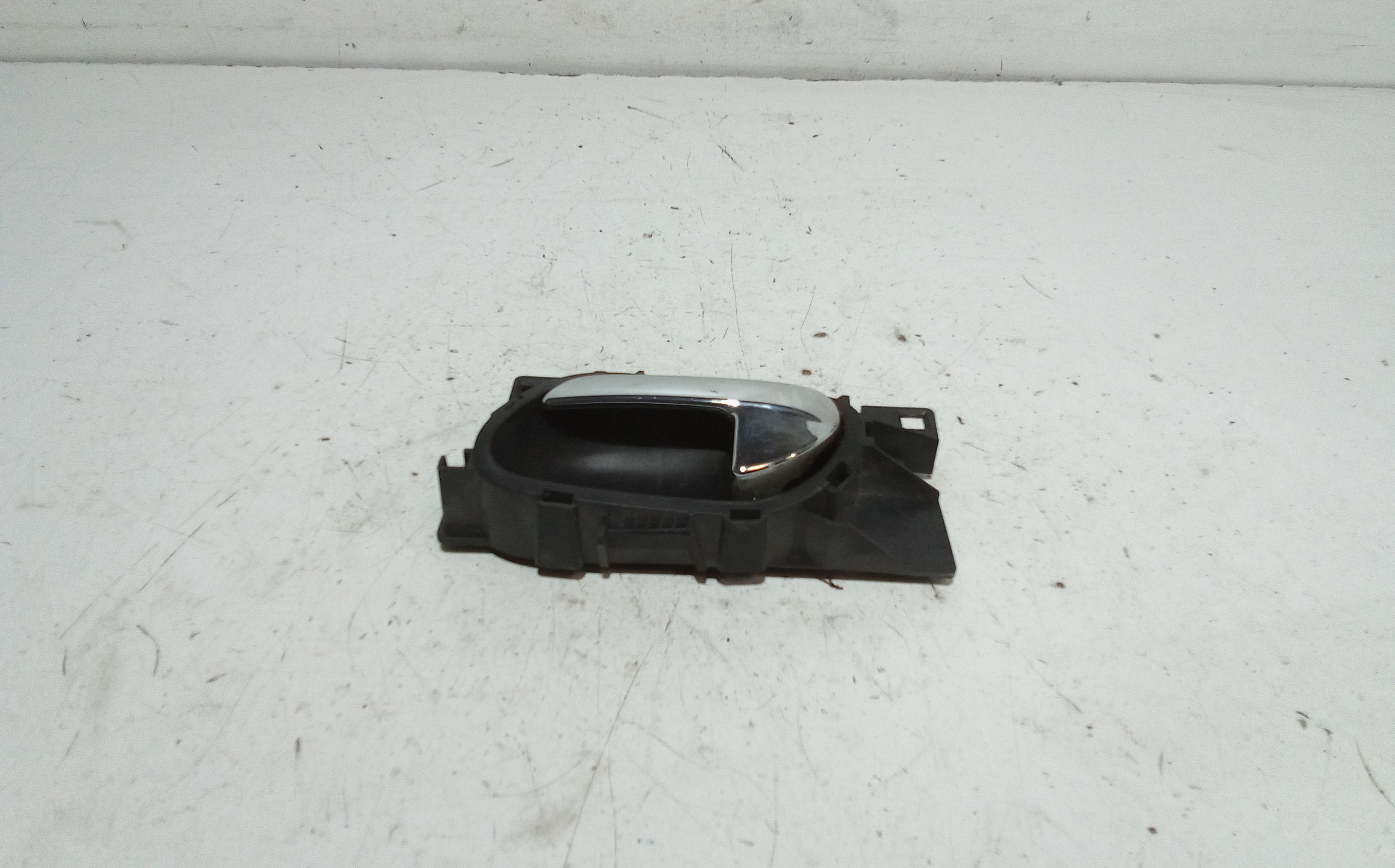 Maniglia Int. Apertura Porta Ant. Sinistro 9143T8 Usato