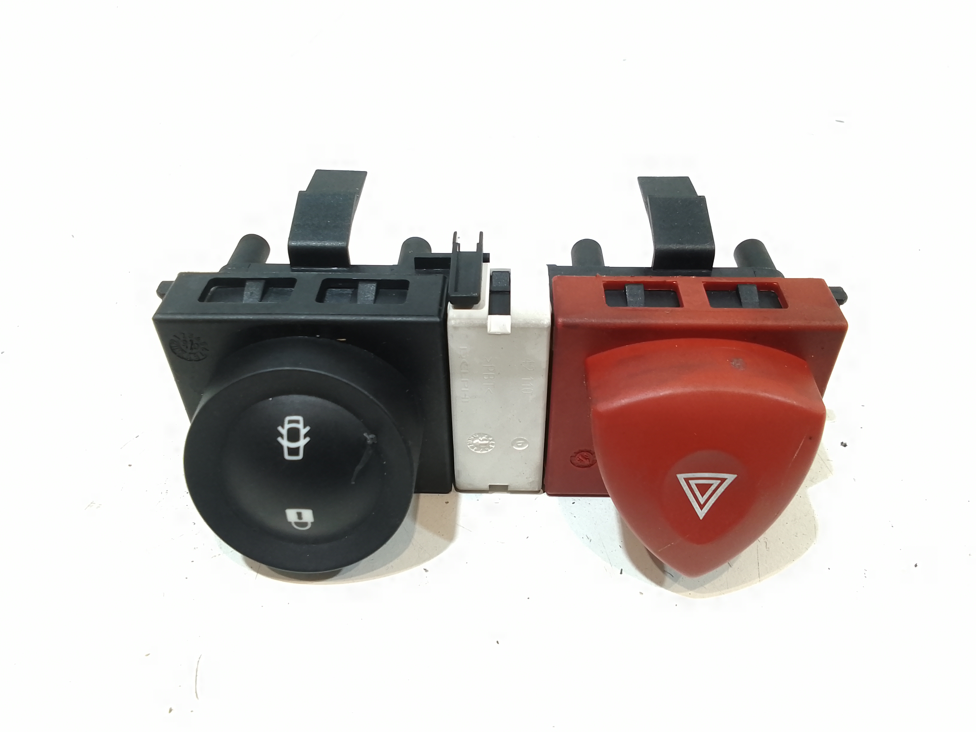 Interruttore Luci Emergenza 8200407415 Usato