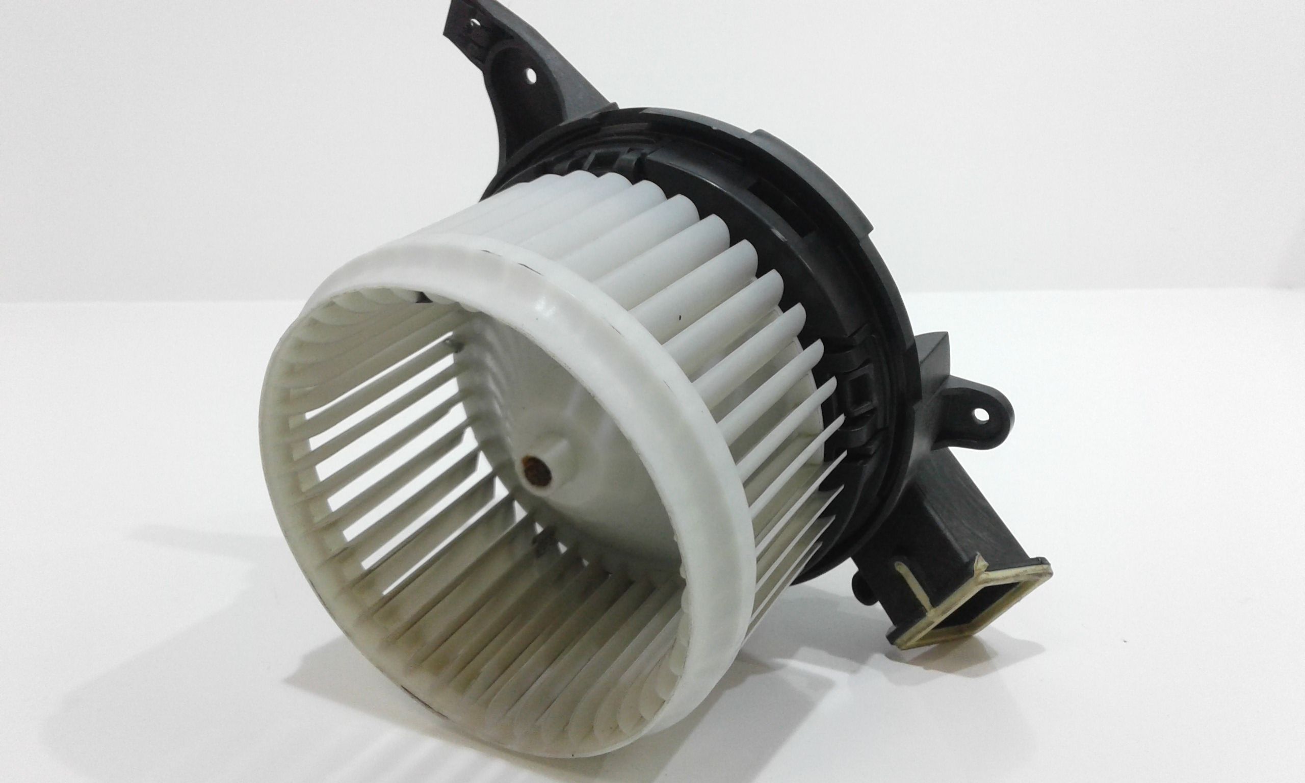 Motorino Ventilazione Abitacolo 77366895 Usato