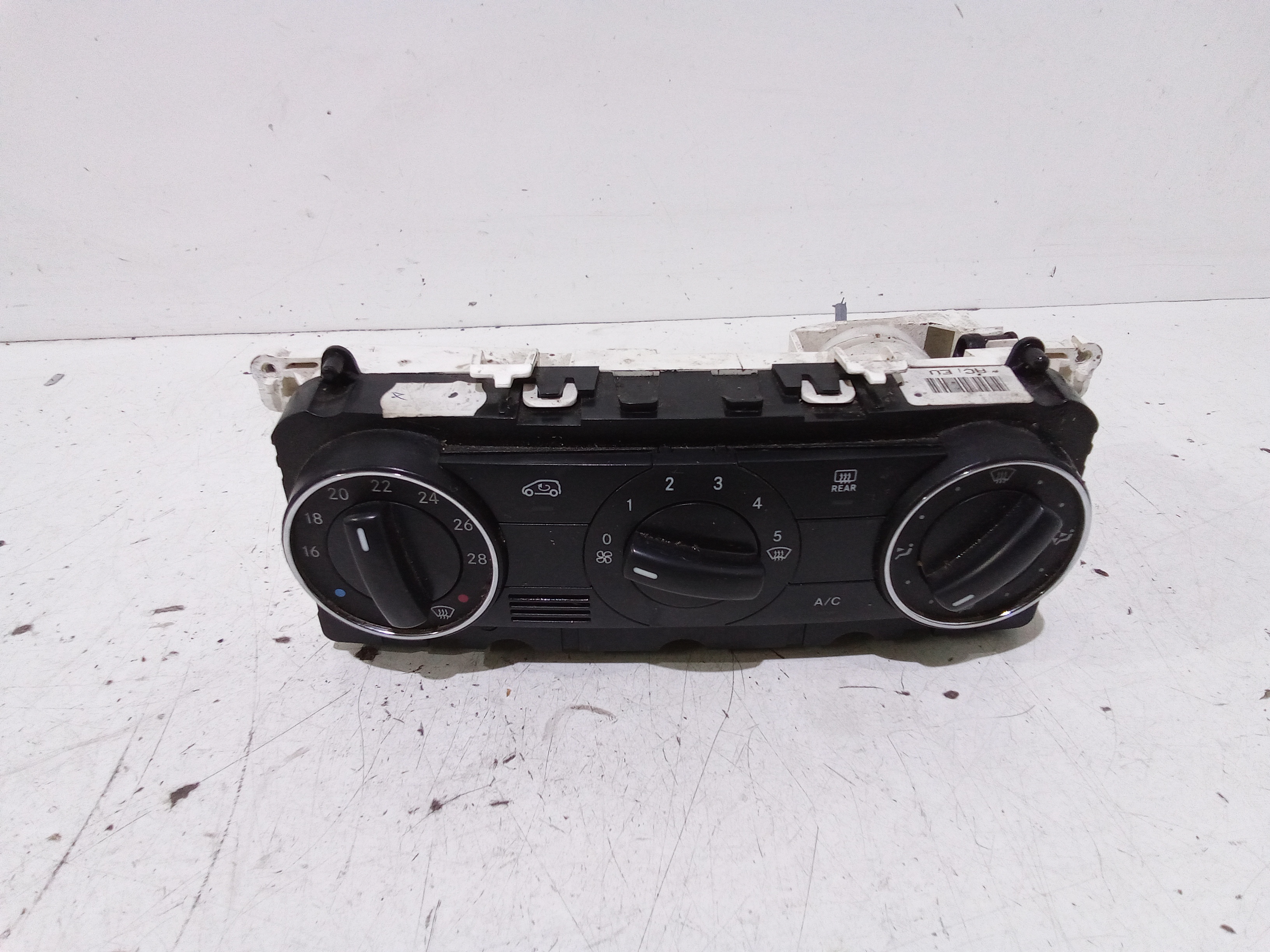 Blocco Comando Climatizzazione A1698302585 Usato