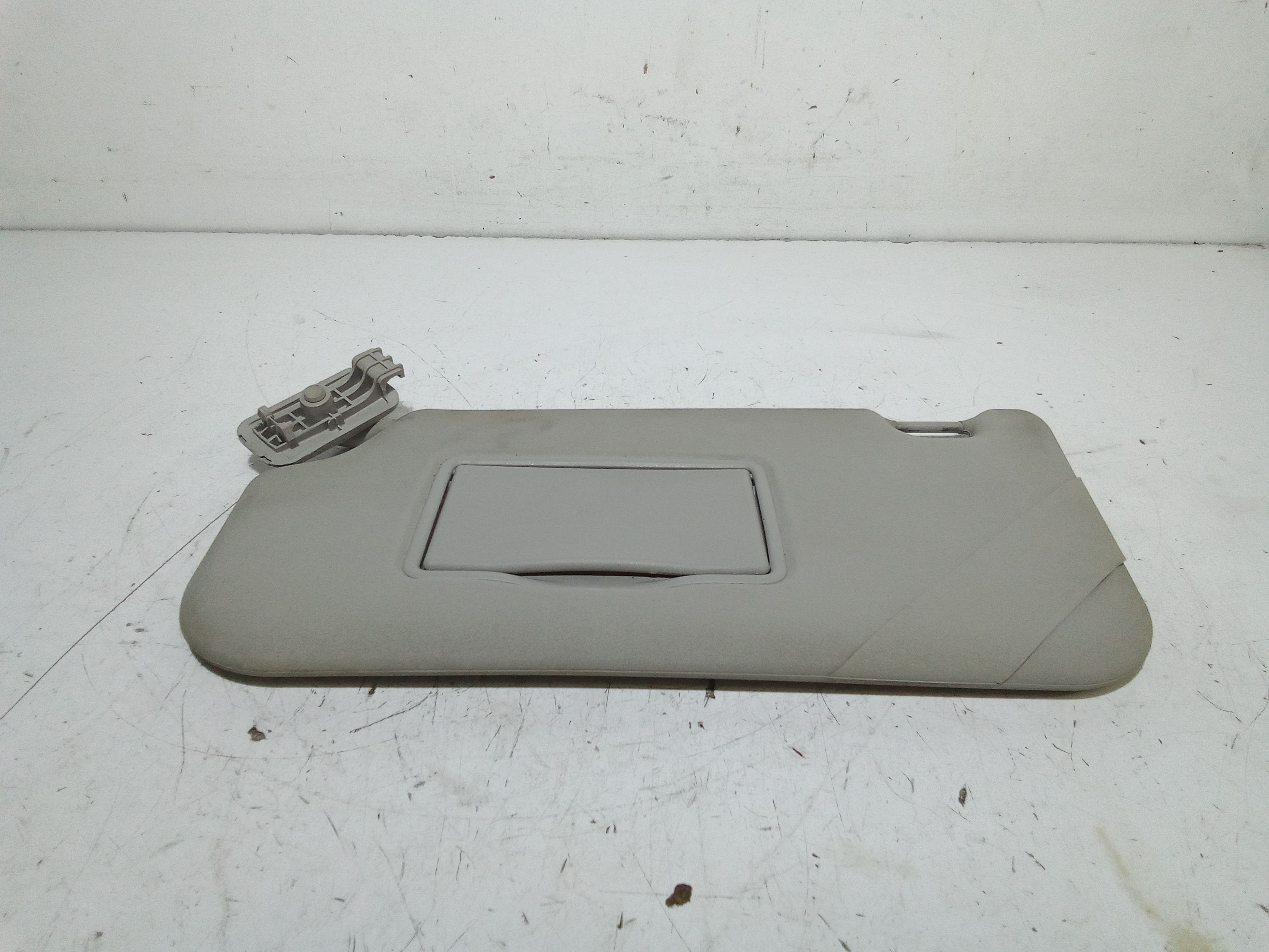 Aletta Parasole Parabrezza Sinistro 1702310 Usato