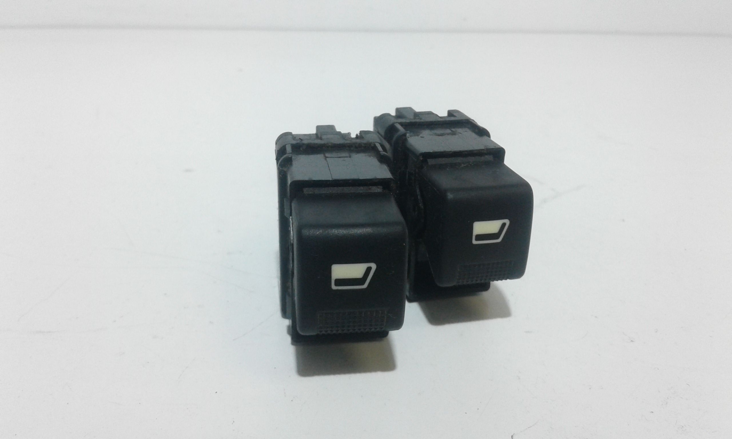 Interruttore Alzacristalli Porta Ant. Sinistro 6554L7 Usato