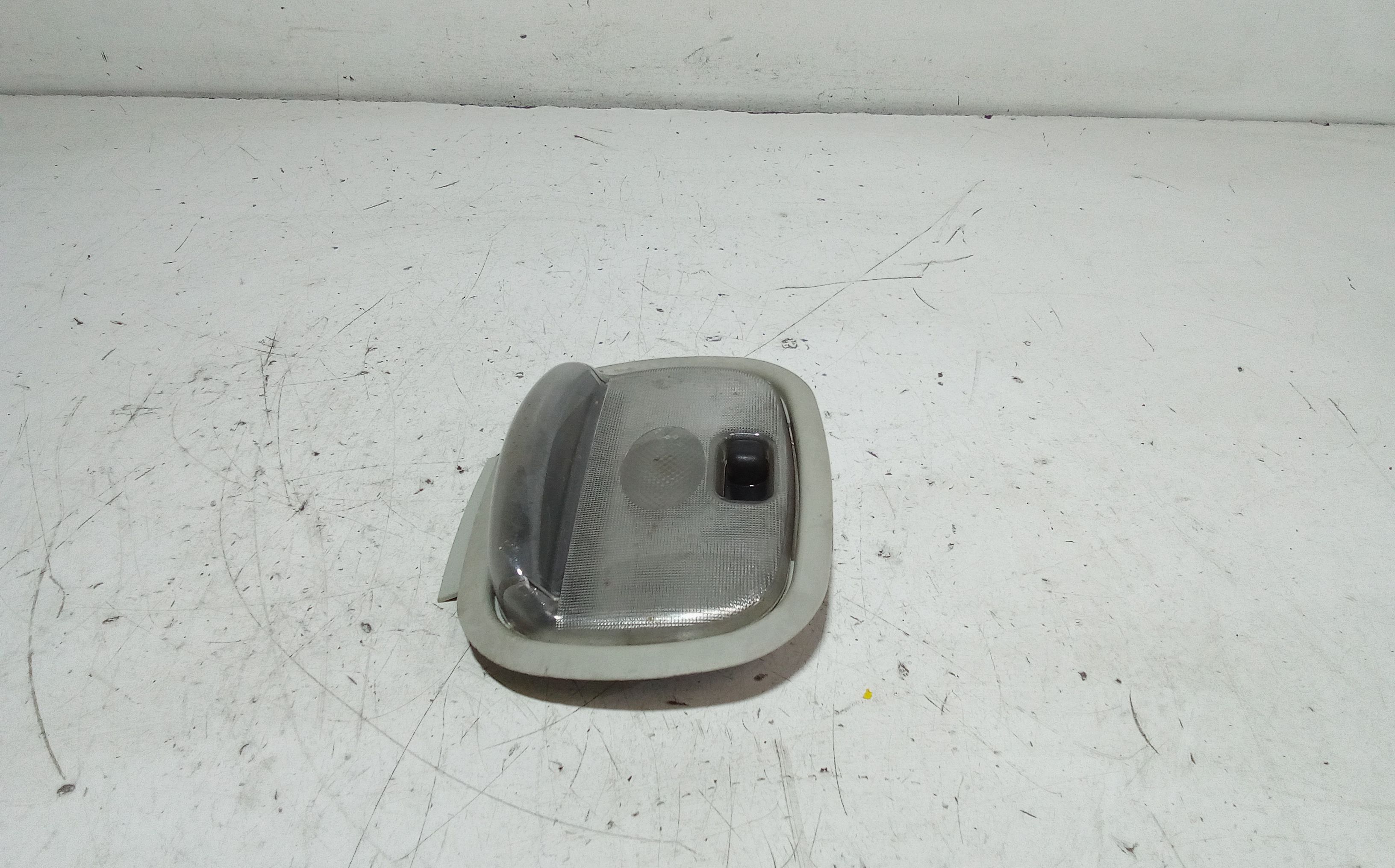 Luce Cortesia Ant. Tetto A16382001018G13 Usato