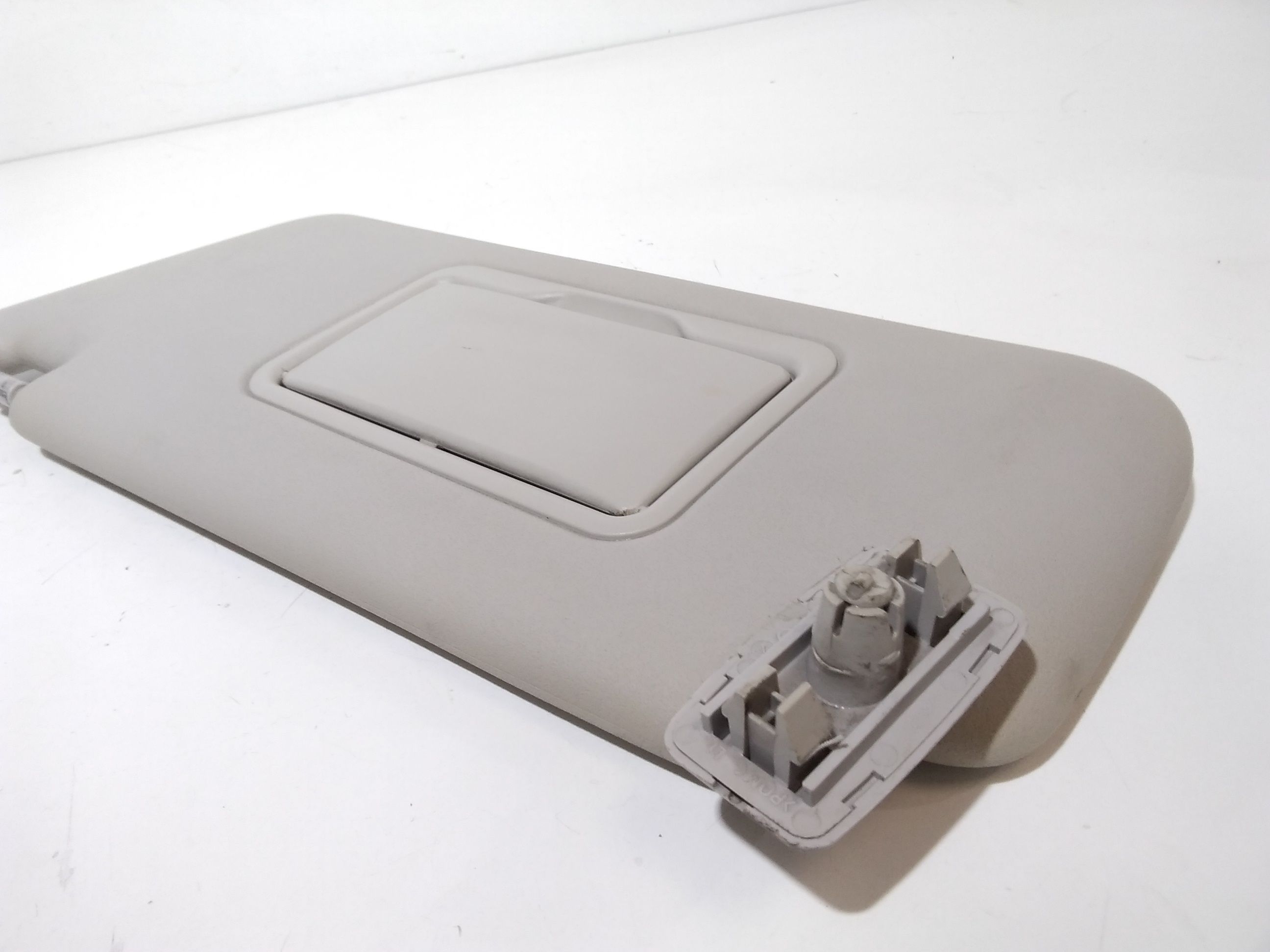 Aletta Parasole Parabrezza Sinistro A16981001107H48 Usato