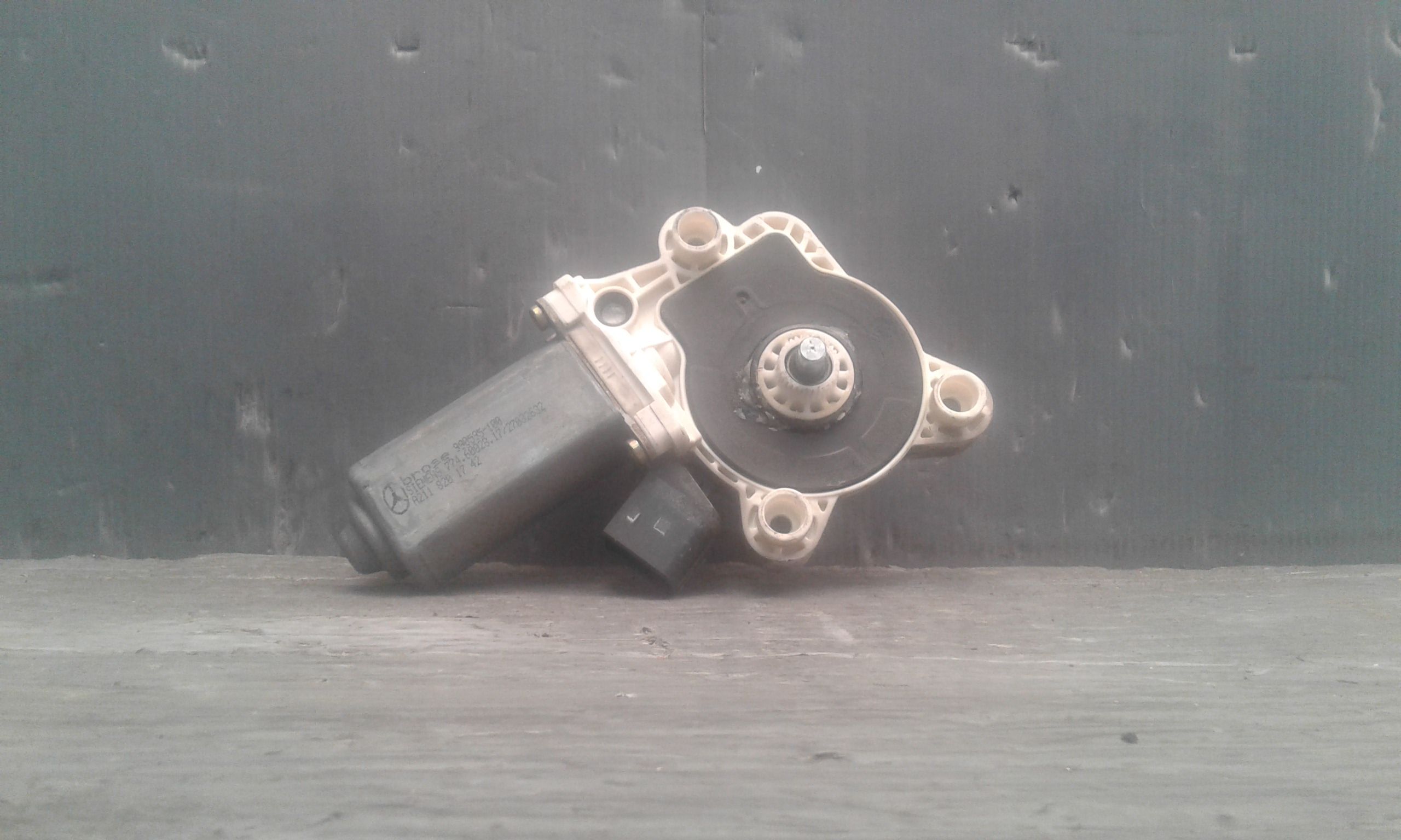 Motorino Alzacristallo Porta Ant. Destro A2118202942 Usato