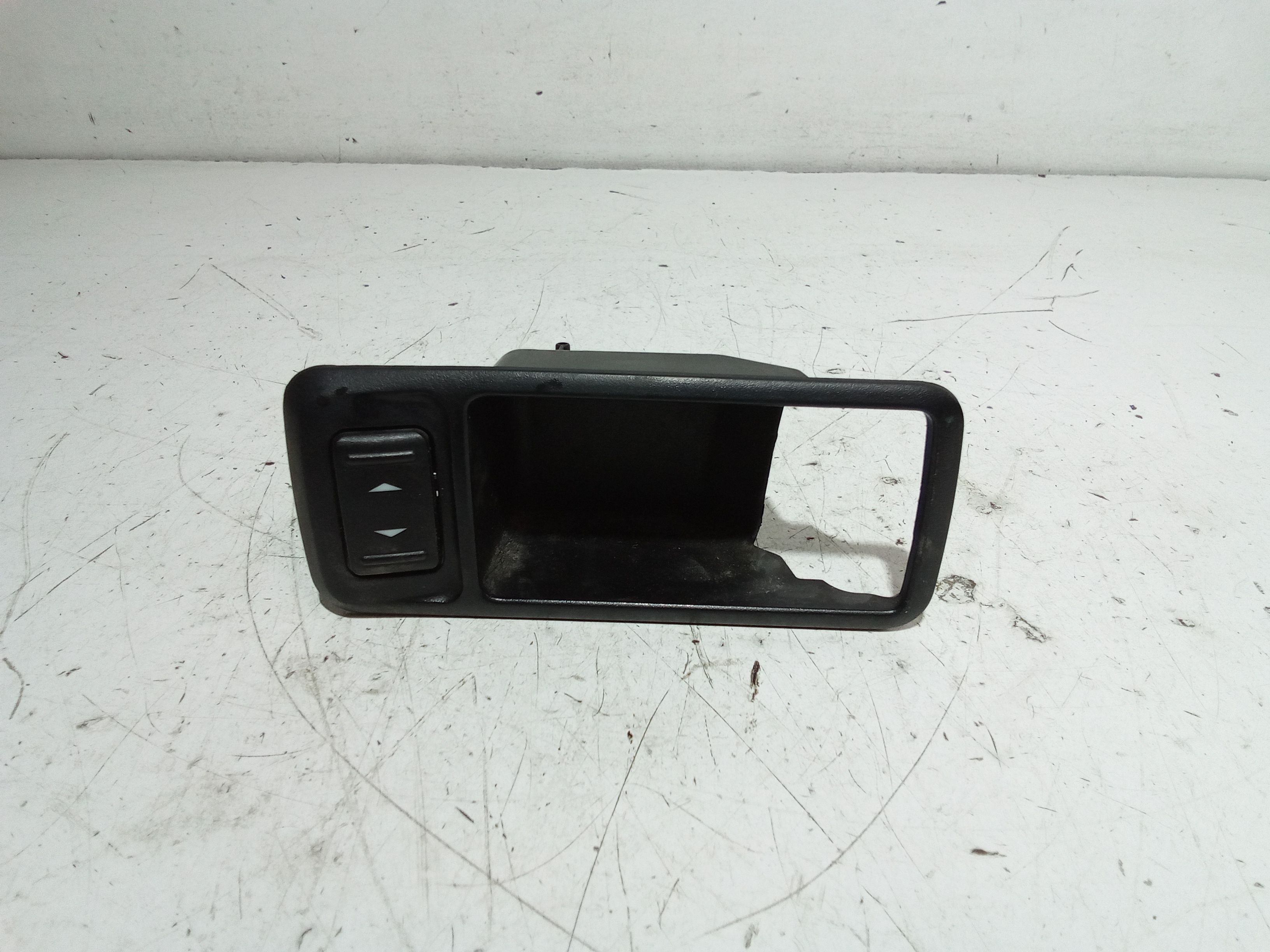 Interruttore Alzacristalli Porta Post. Destro 1223143 Usato