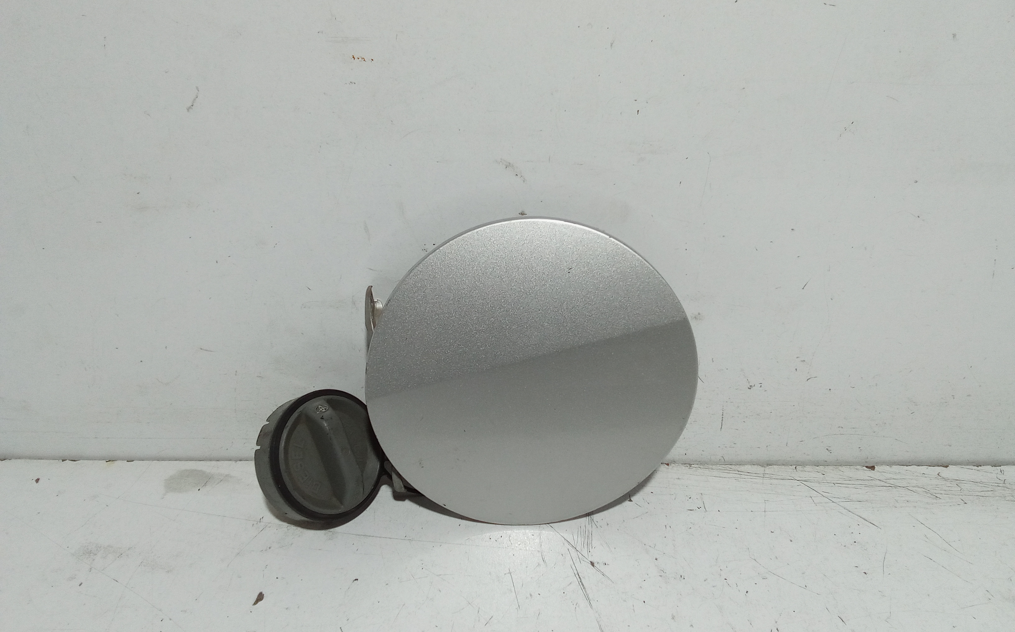 Sportello Carburante EC0142410A Usato