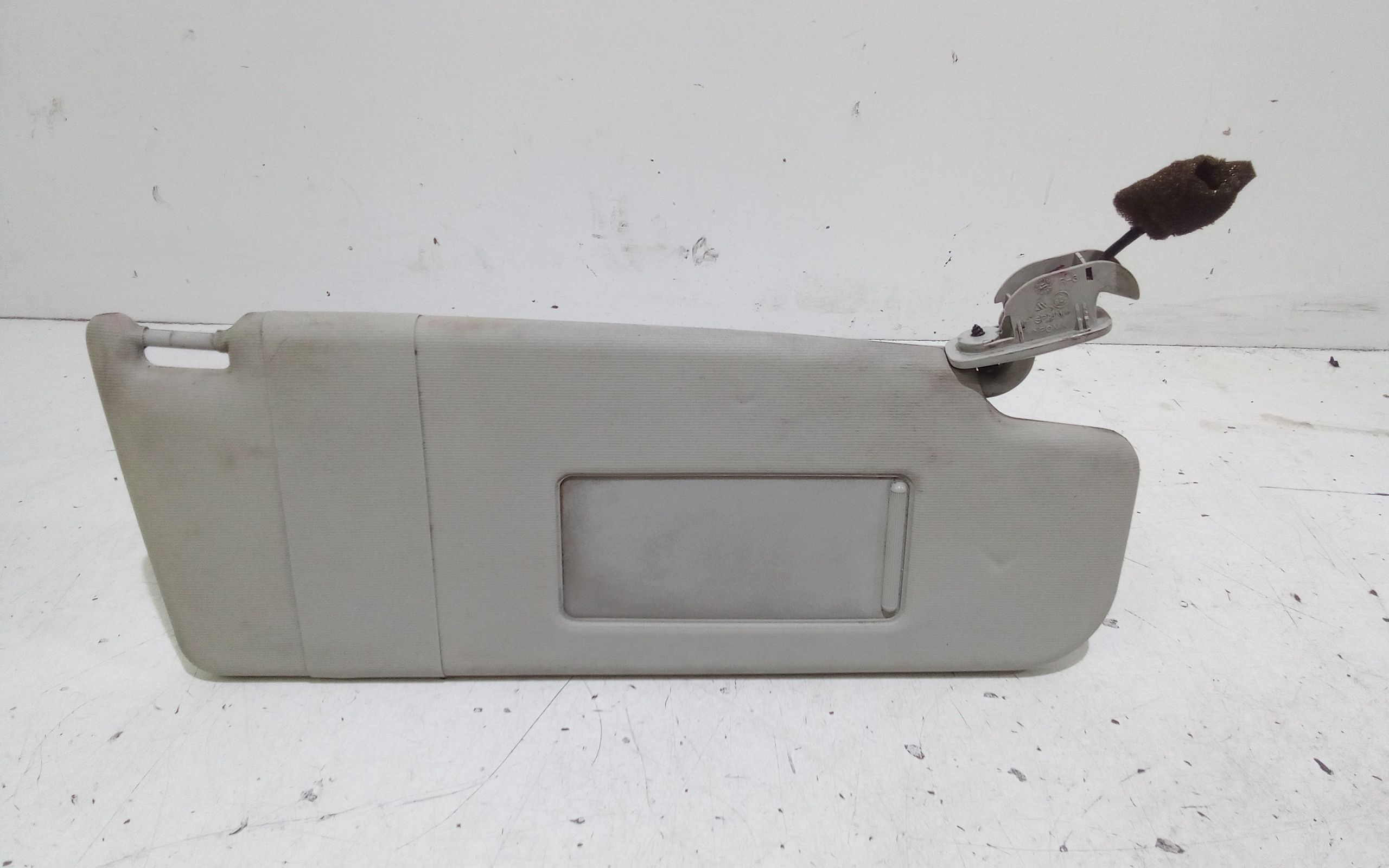 Aletta Parasole Parabrezza Destro 3B0857552AK2F4 Usato