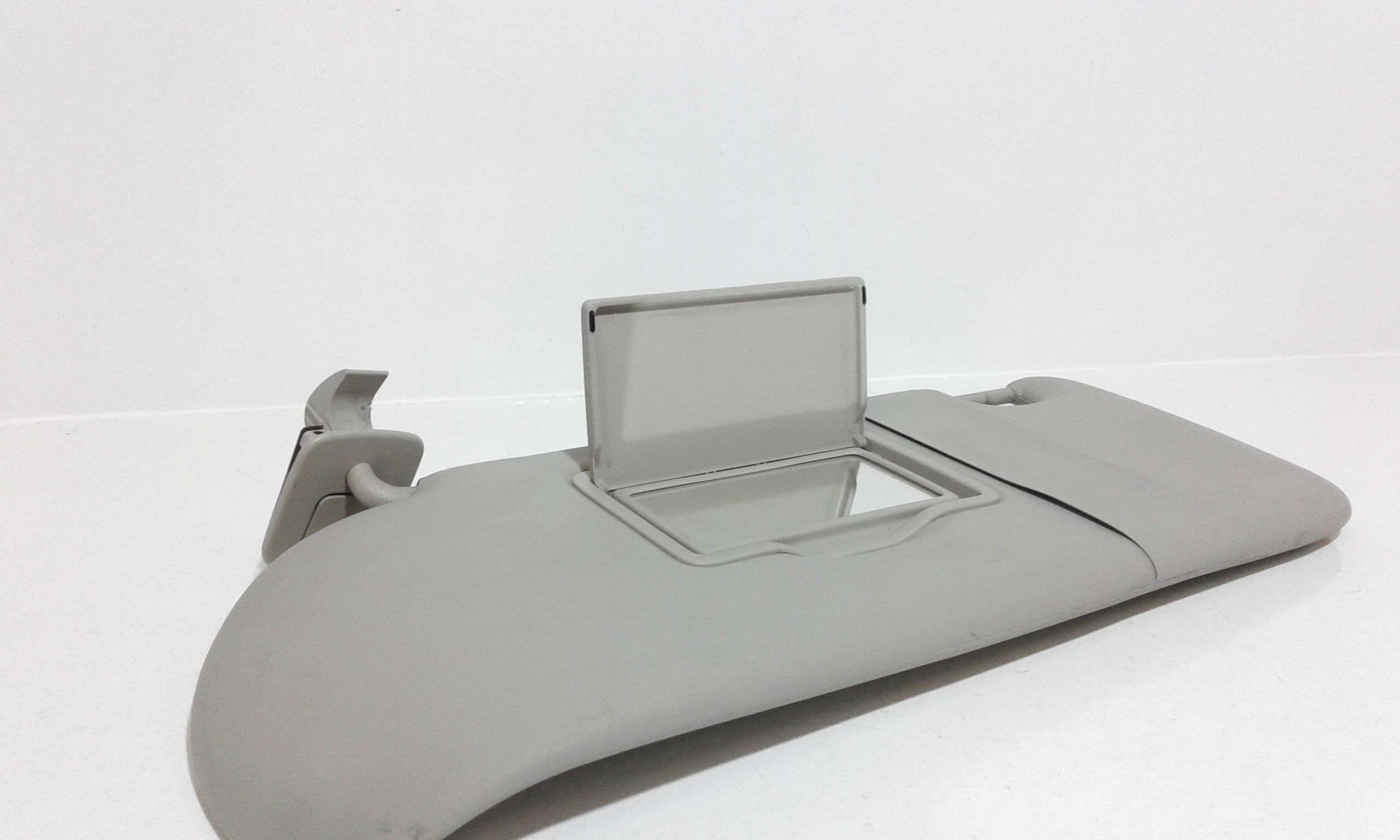 Aletta Parasole Parabrezza Sinistro 8200413904 Usato