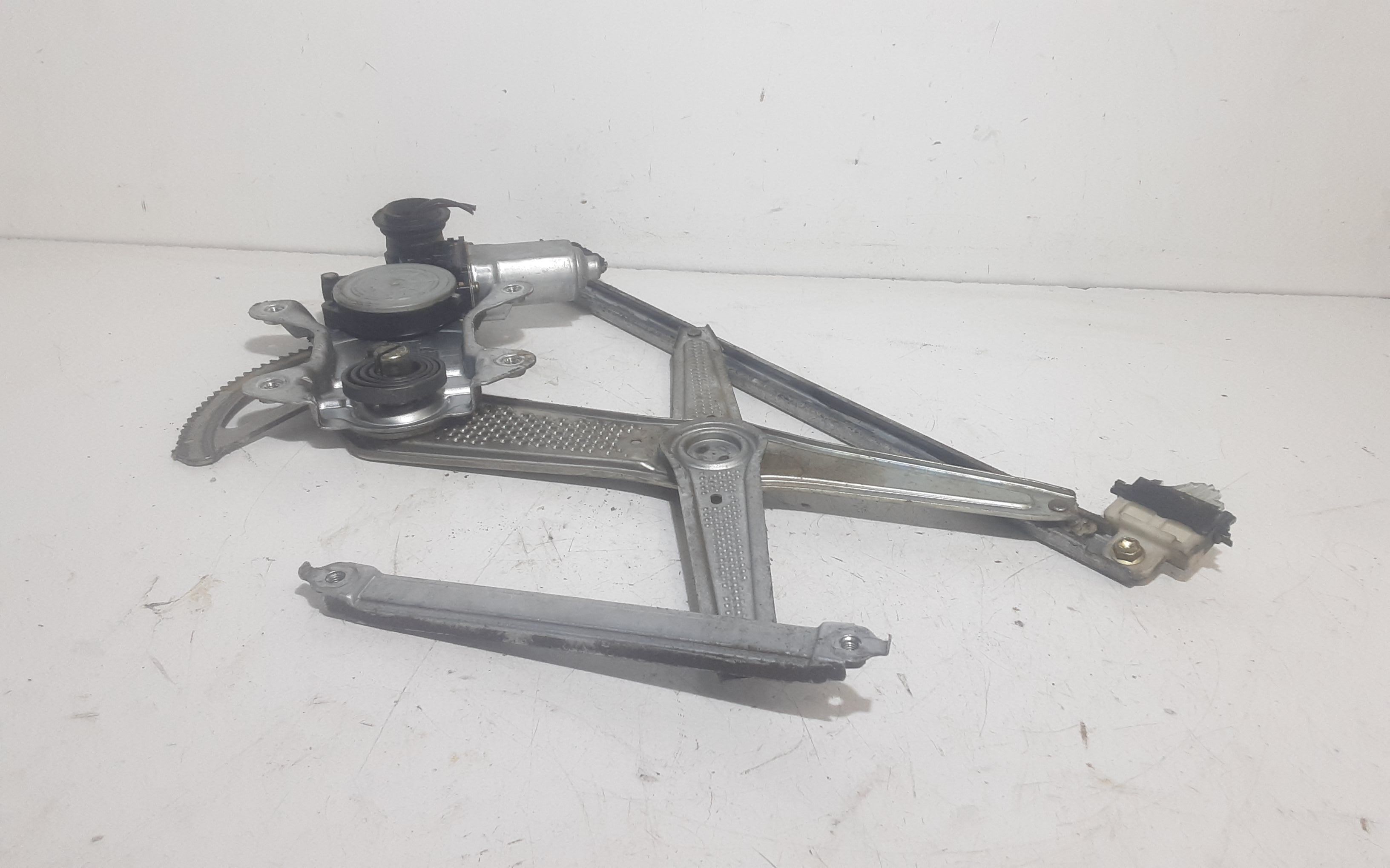 Alzacristallo Porta Ant. Destro 698100D010 Usato