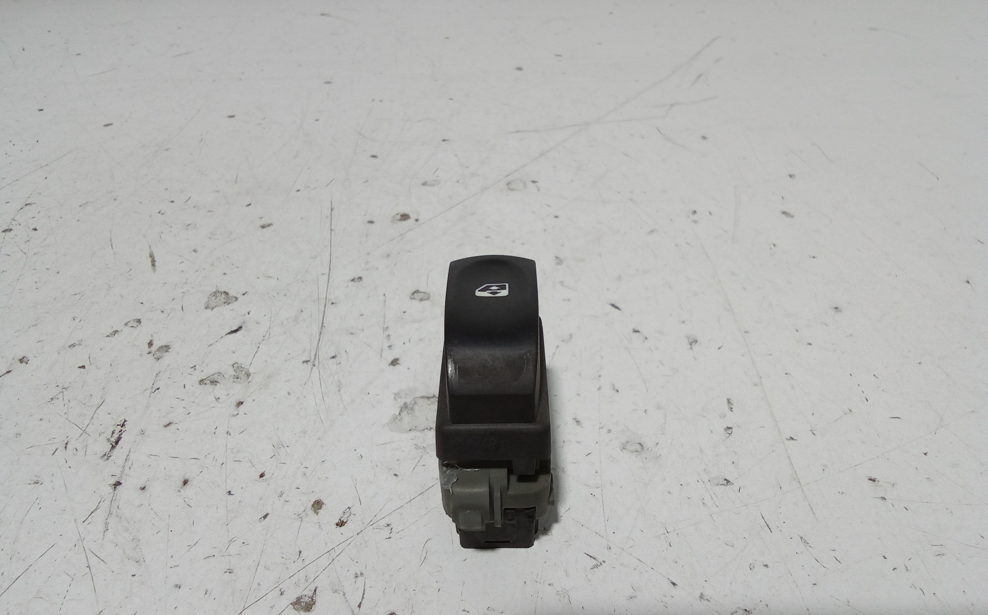 Interruttore Alzacristalli Porta Post. Destro 8200214936 Usato