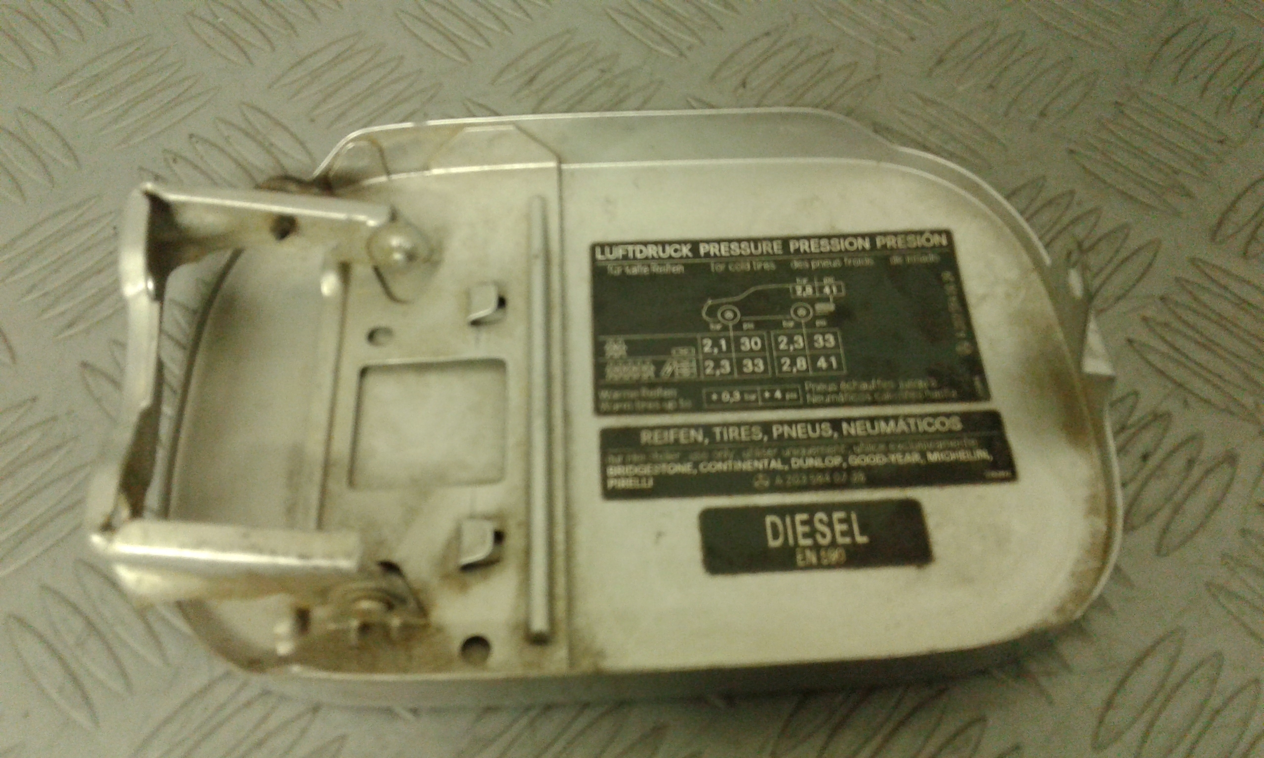 Sportello Carburante A2037500206 Usato