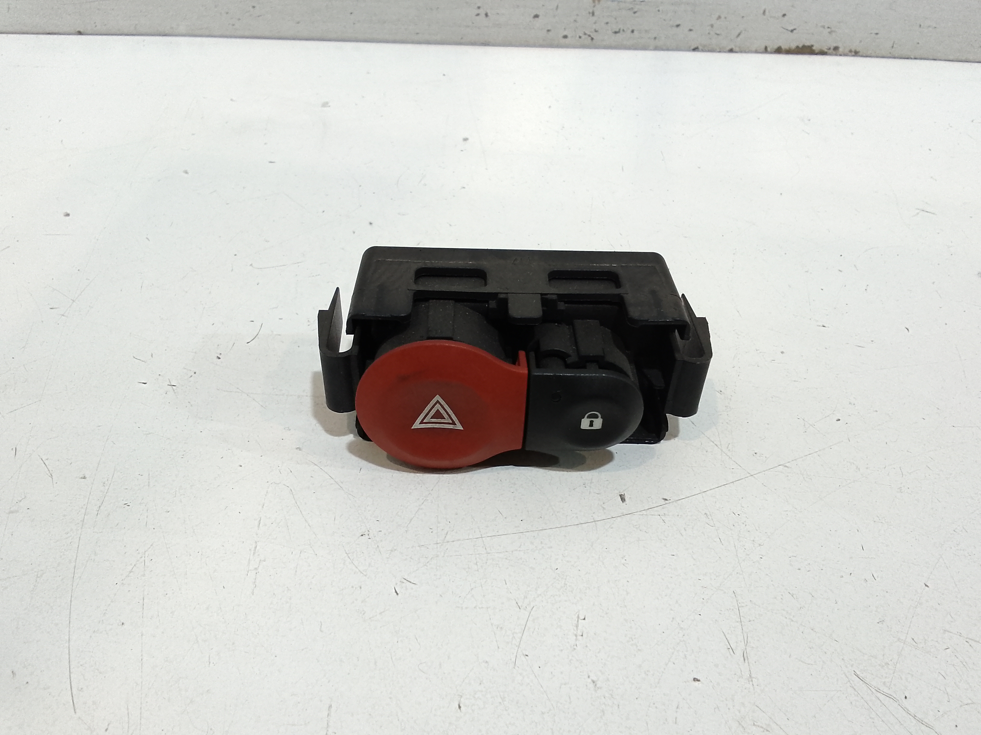 Interruttore Luci Emergenza 252103766R Usato