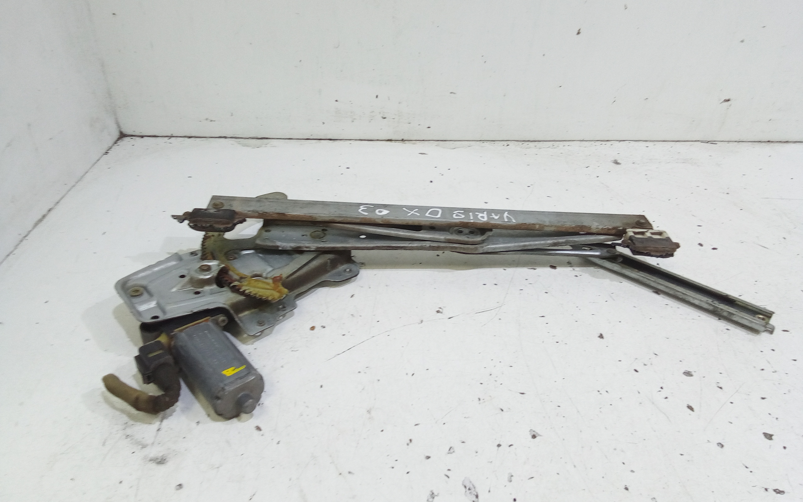 Alzacristallo Porta Ant. Destro 698100D010 Usato