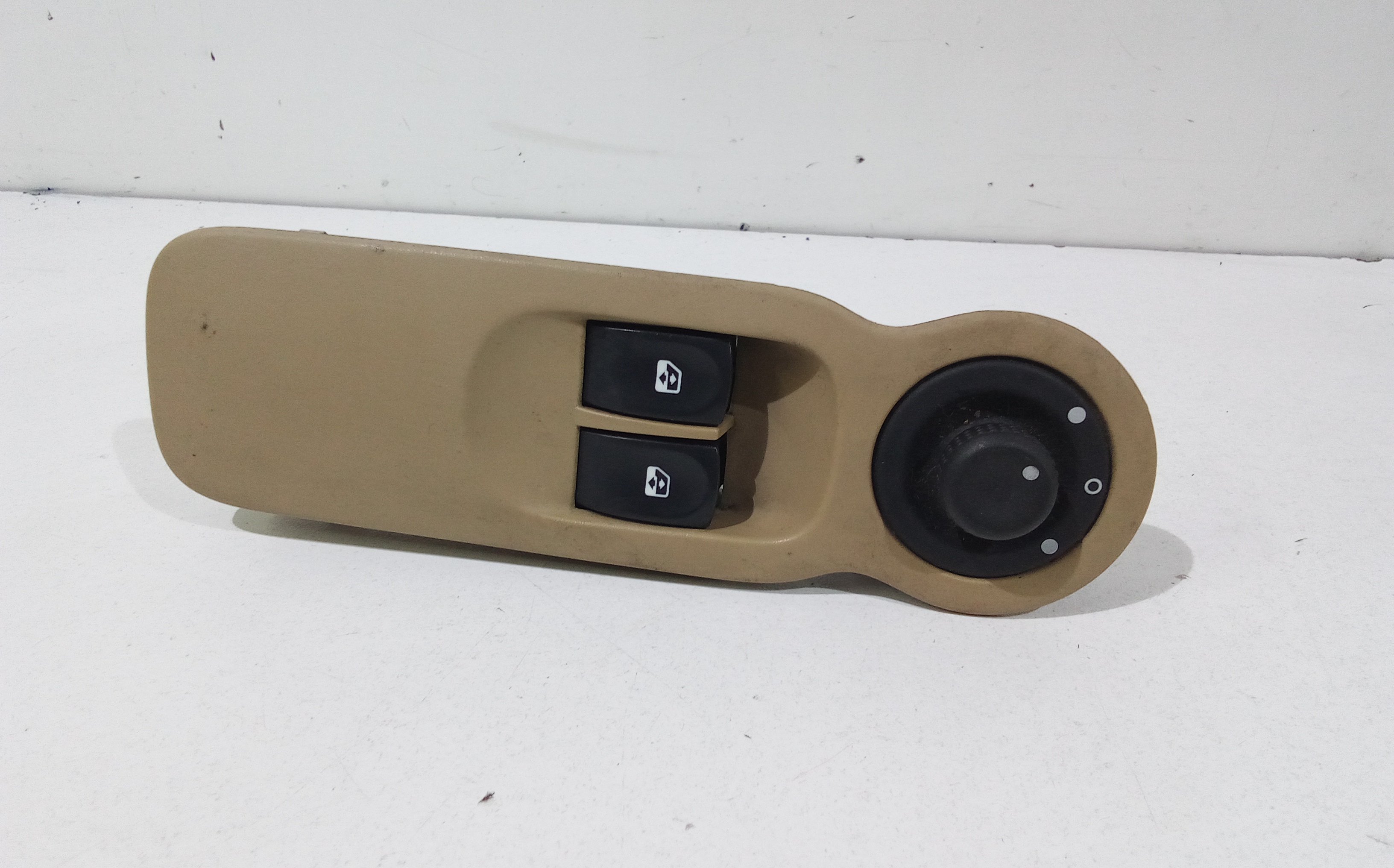 Interruttore Alzacristalli Porta Ant. Sinistro 8200214939 Usato