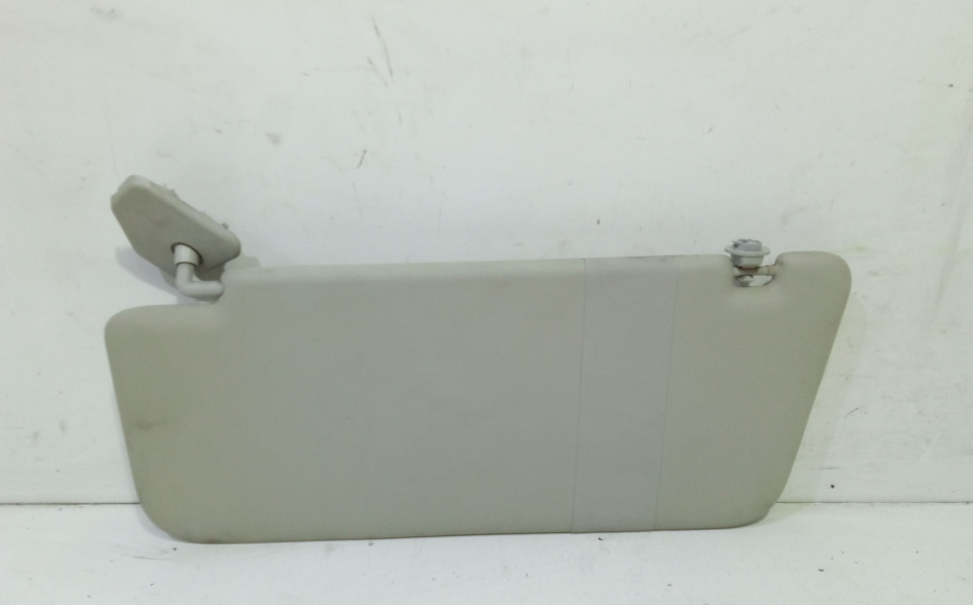 Aletta Parasole Parabrezza Sinistro 7C0857551AF2F4 Usato