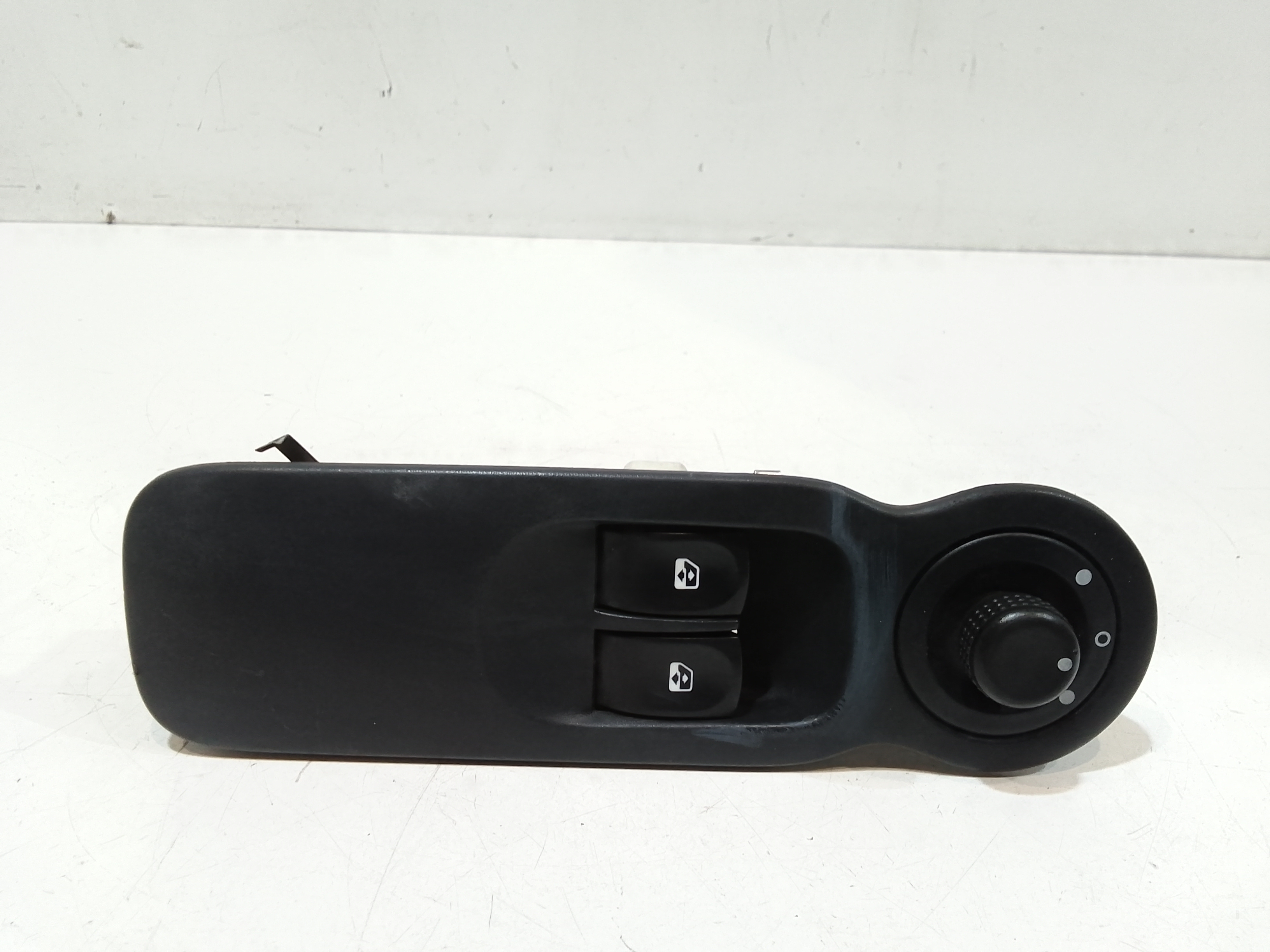 Interruttore Alzacristalli Porta Ant. Sinistro 8200214939 Usato