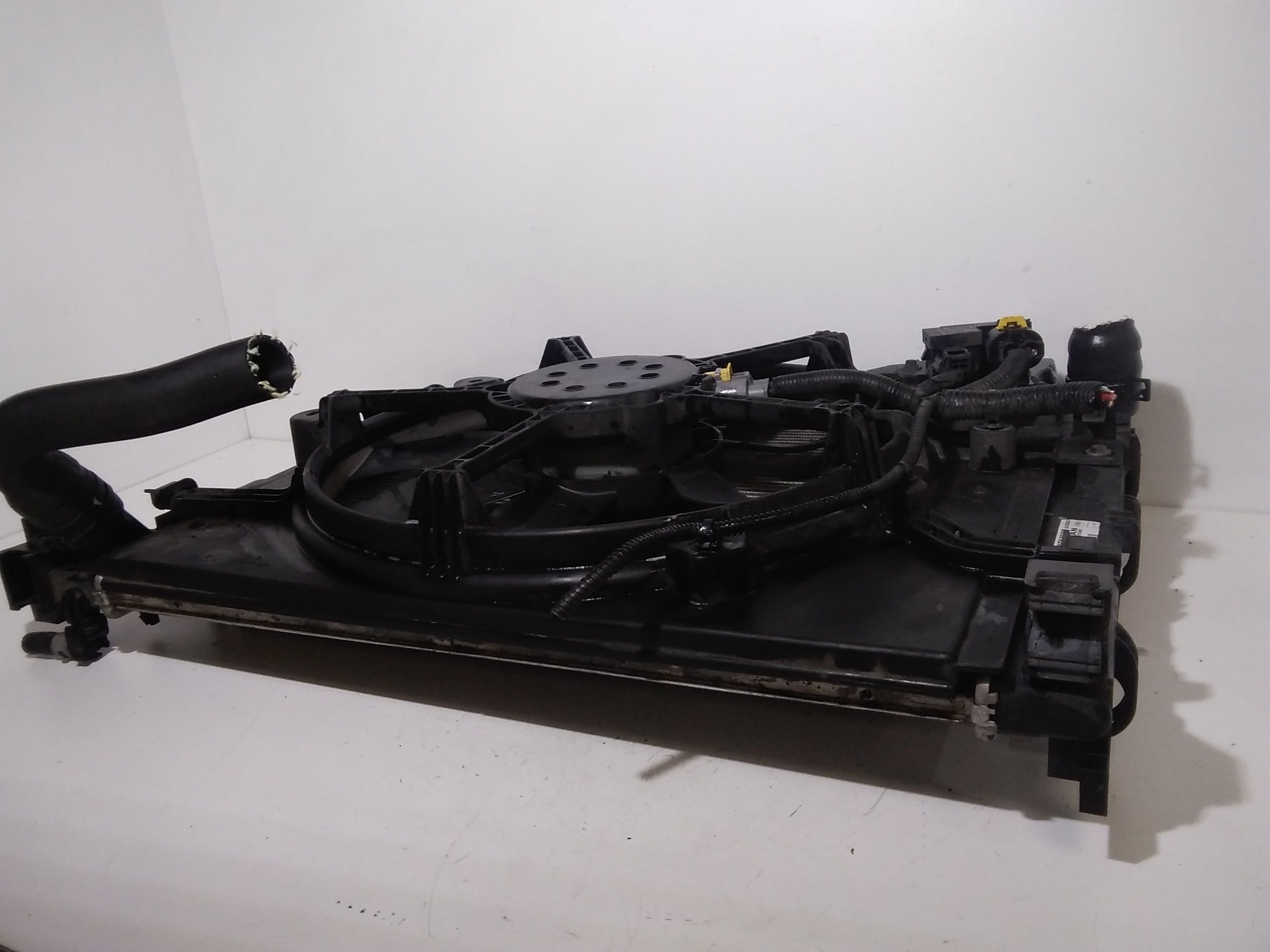 Radiatore 214105FA0B Usato