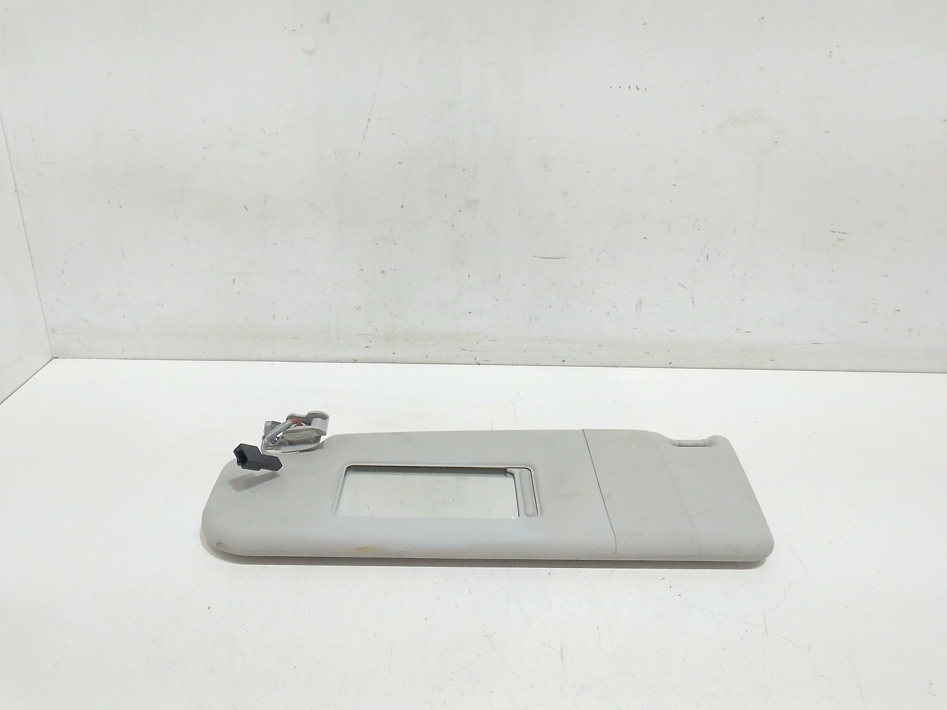 Aletta Parasole Parabrezza Sinistro 1K8857551G2F4 Usato