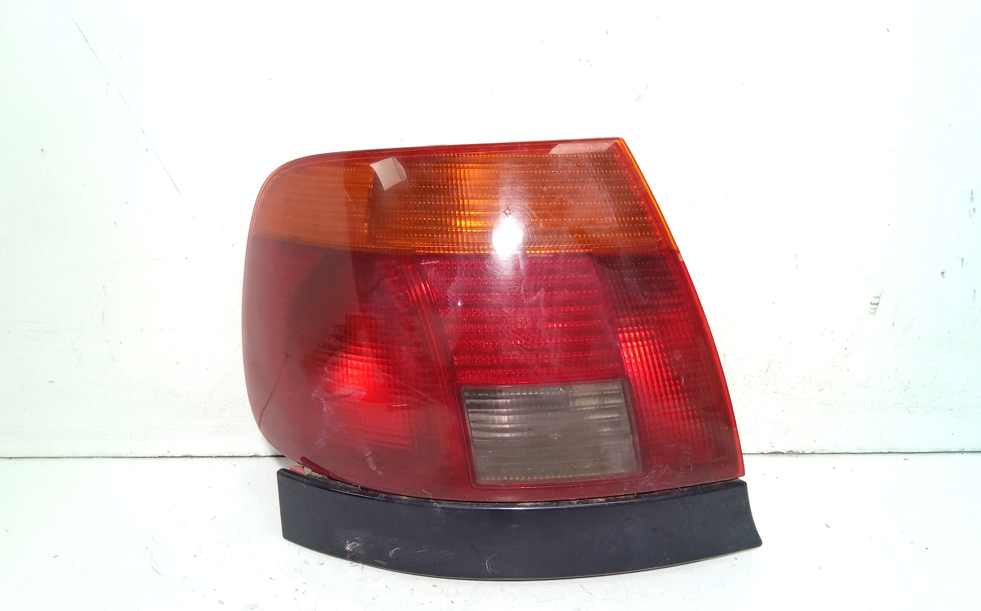 Fanale Post. Sinistro 8D9945095D Usato