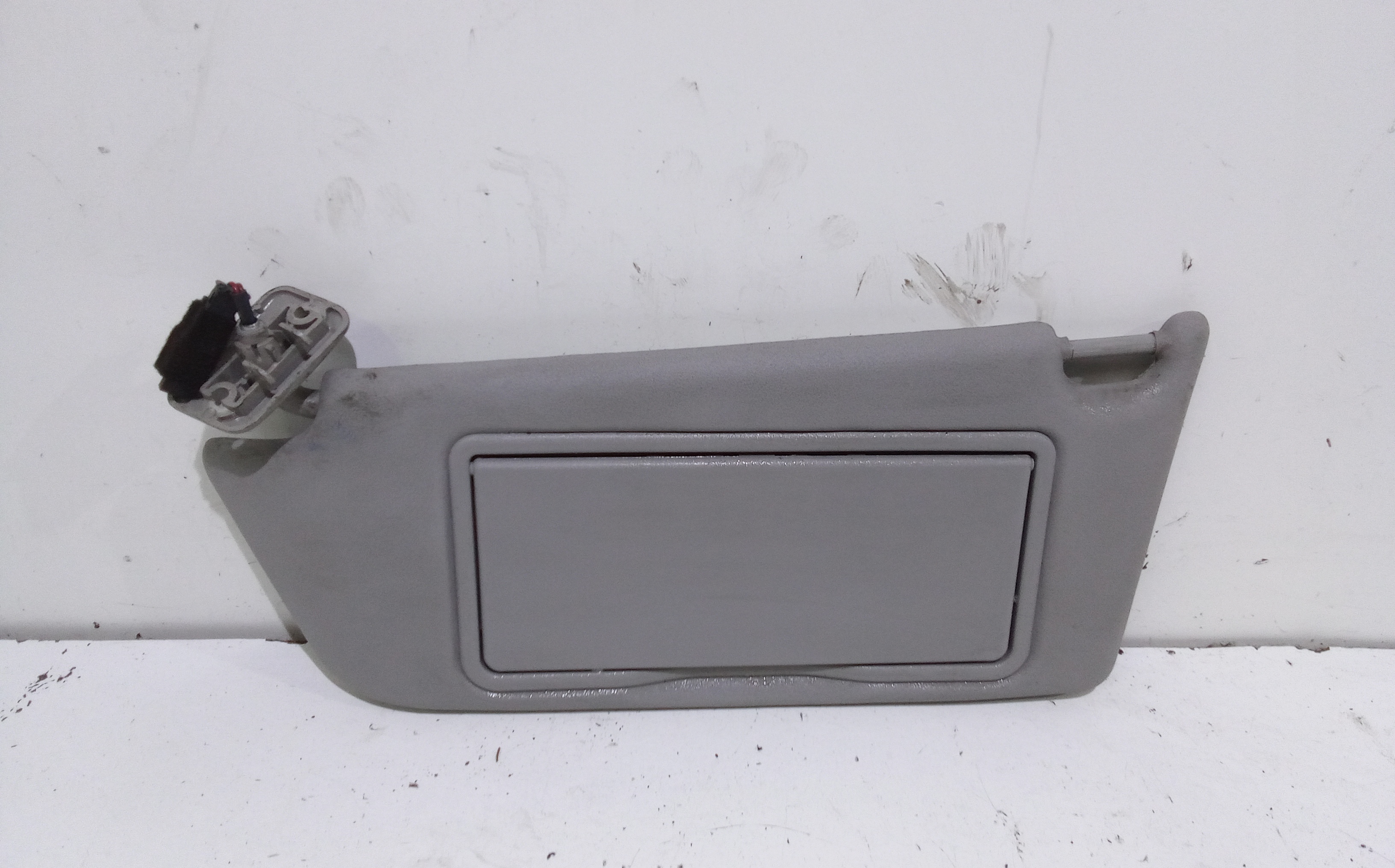 Aletta Parasole Parabrezza Sinistro 13113042 Usato