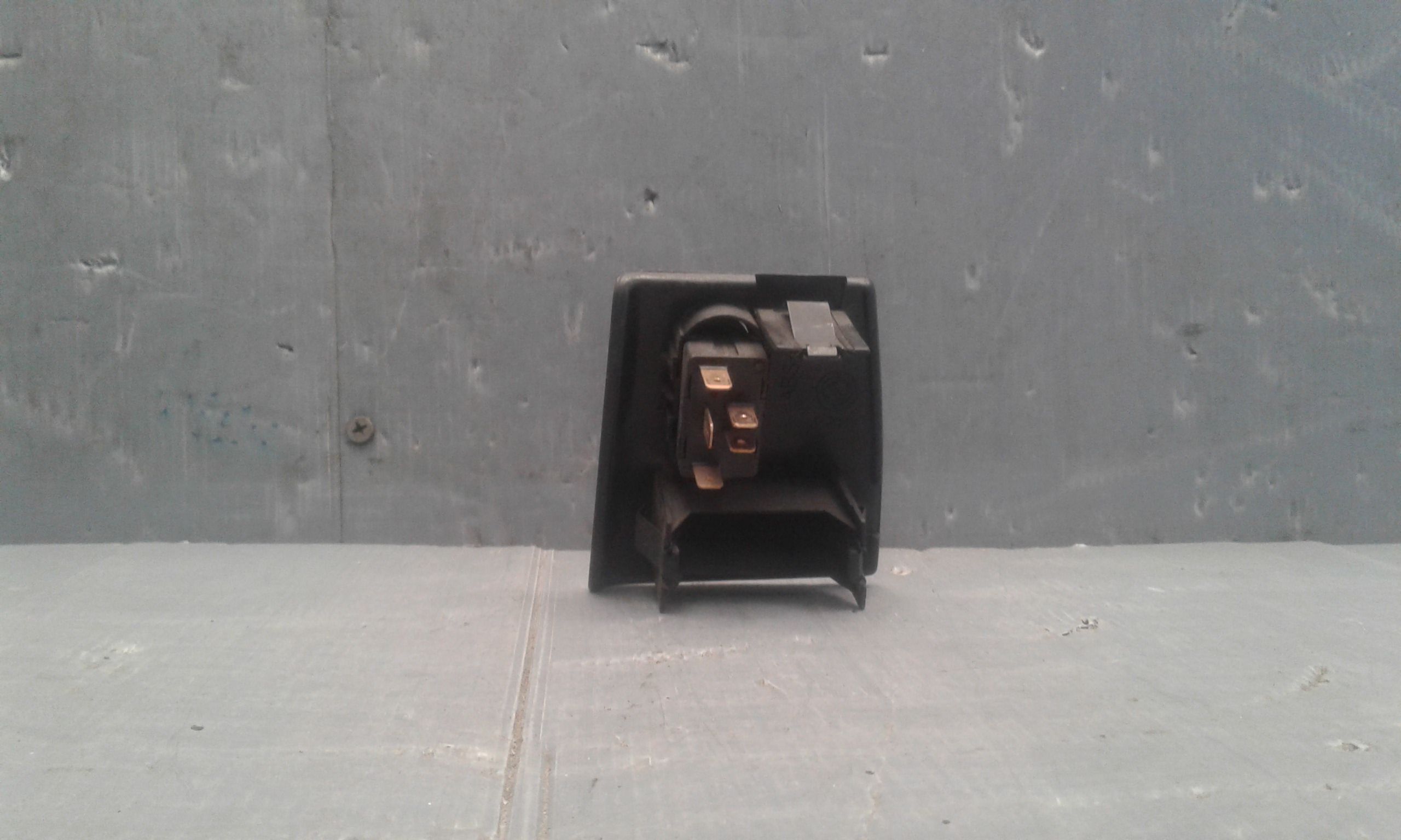 Interruttore Alzacristalli Porta Post. Sinistro Usato