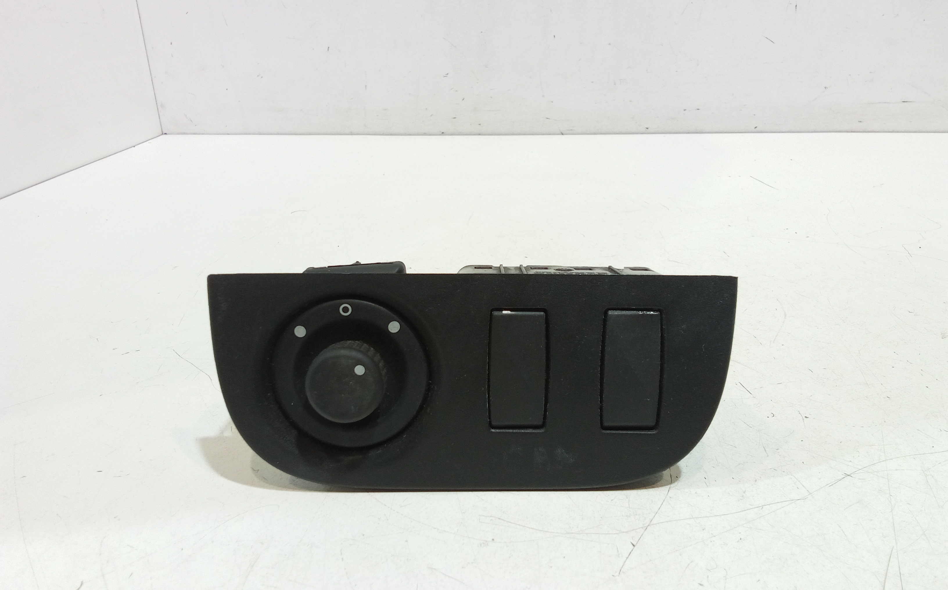 Interruttore Regolazione Retrovisore Est. 255704649R Usato