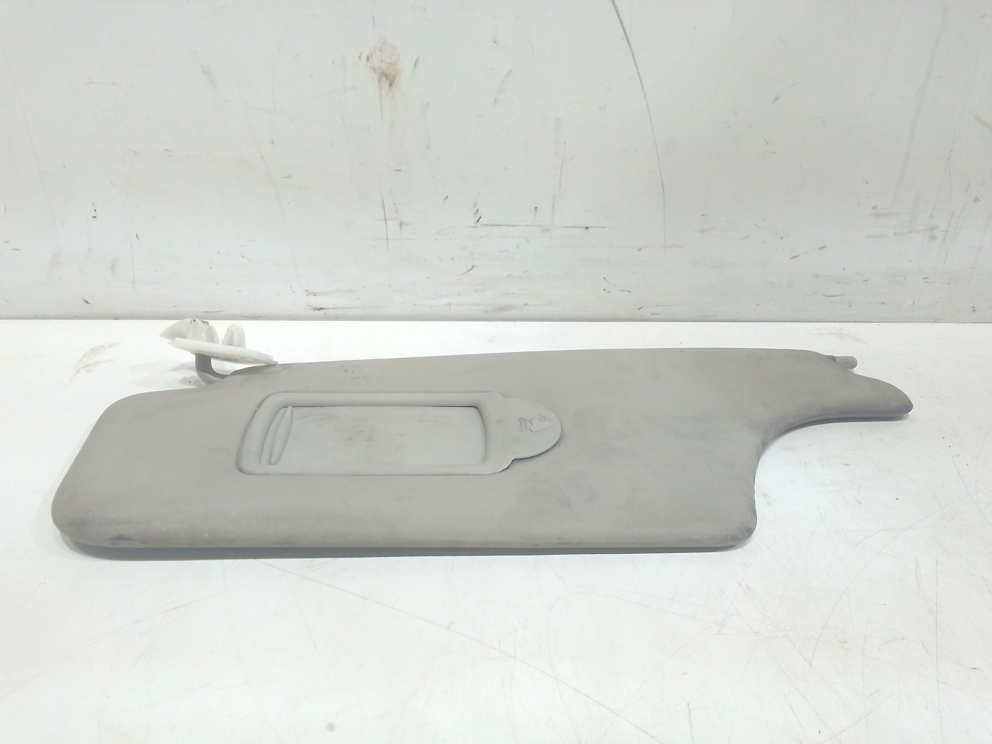 Aletta Parasole Parabrezza Sinistro 8200329035 Usato