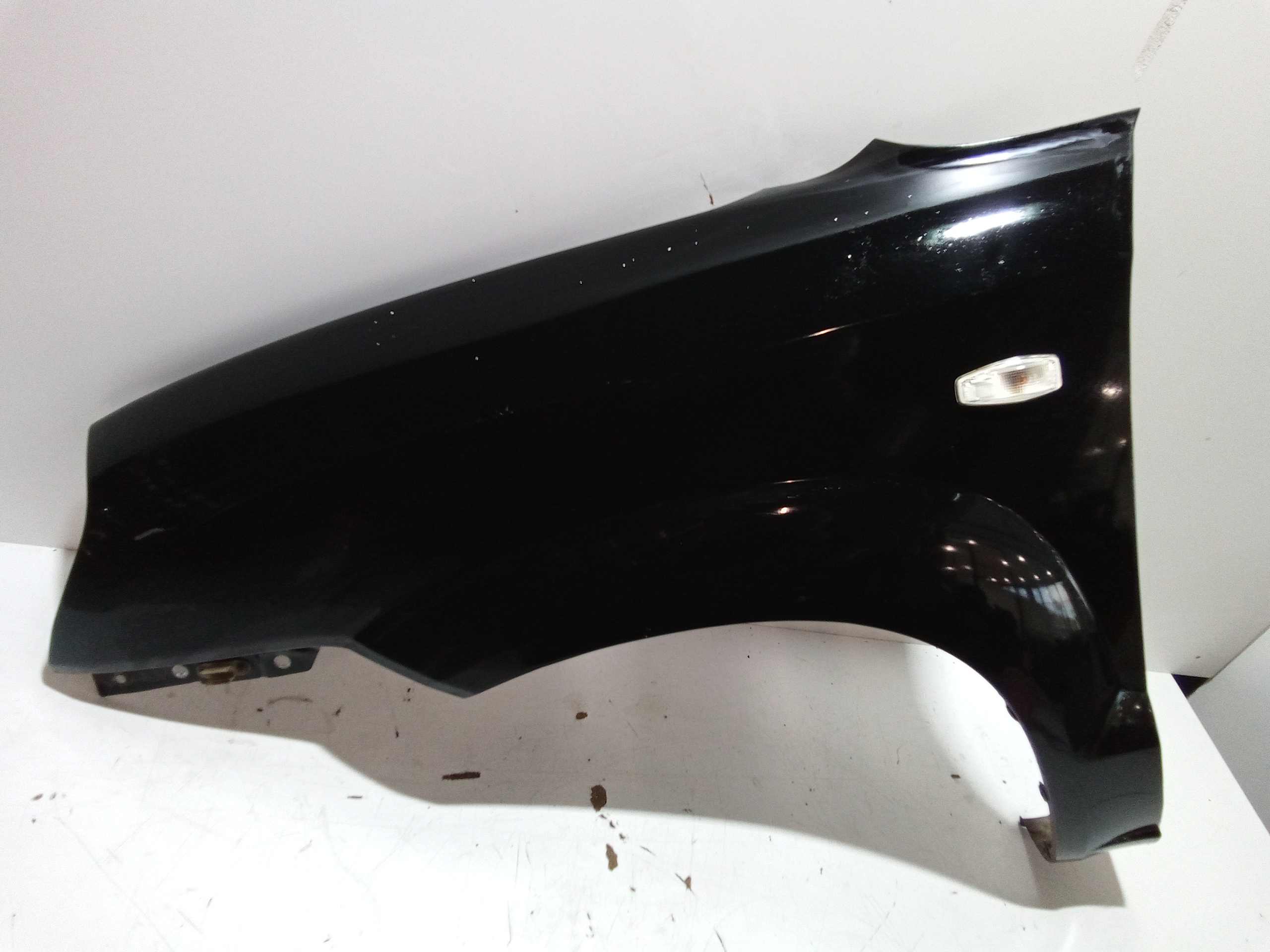 Parafango Ant. Sinistro 663112E130 Usato