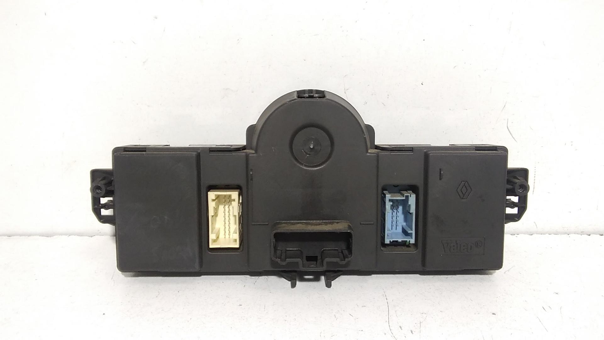 Blocco Comando Climatizzazione 7701070473 Usato