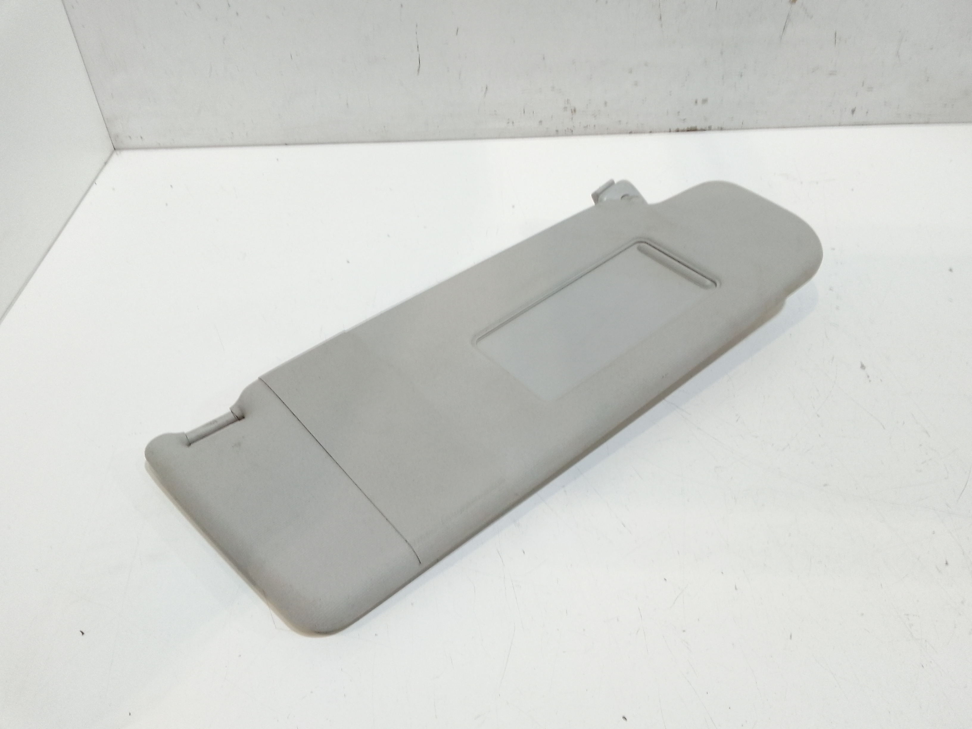 Aletta Parasole Parabrezza Destro 1K0857552L2F4 Usato