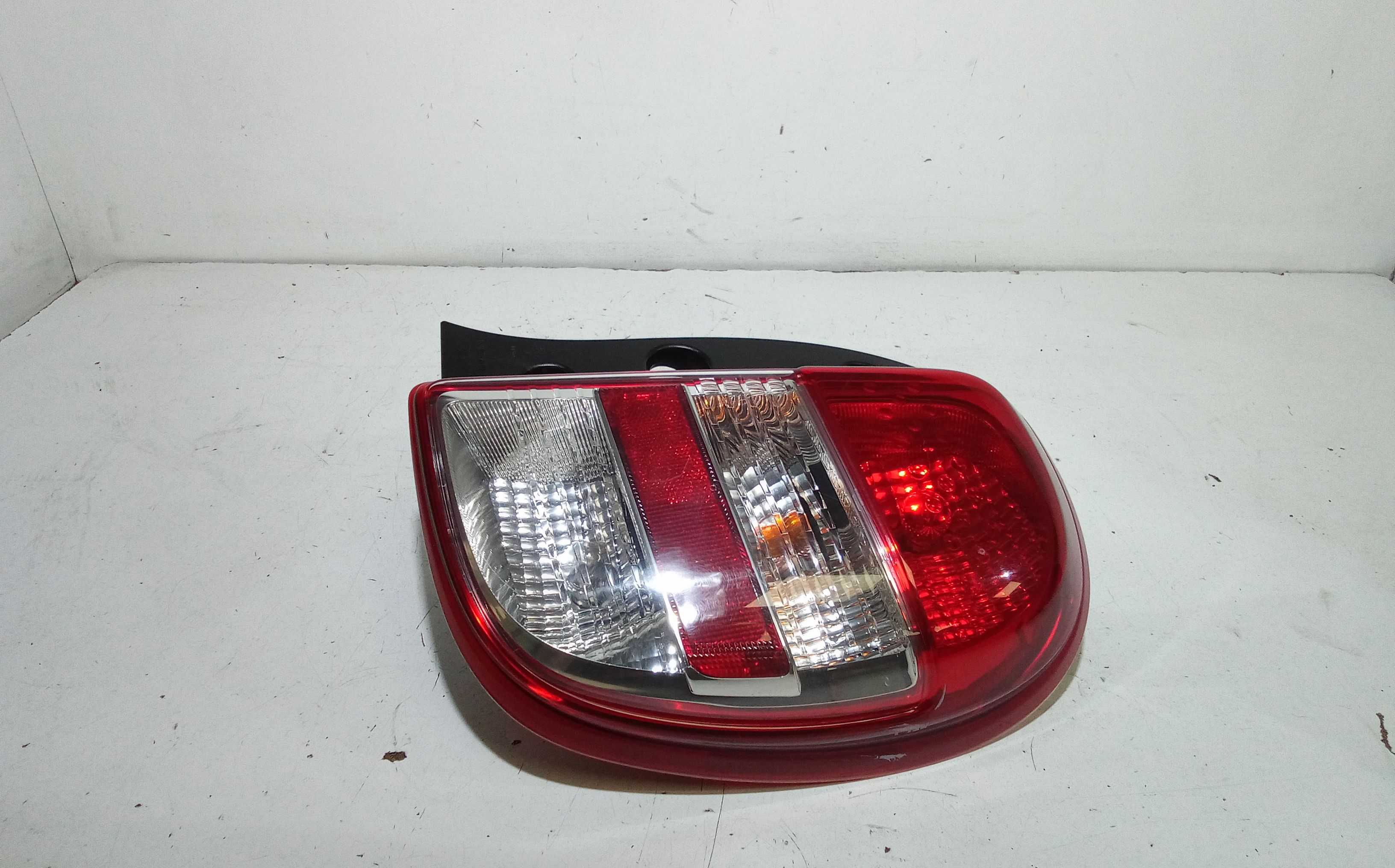 Fanale Post. Destro 265501HA0B Usato