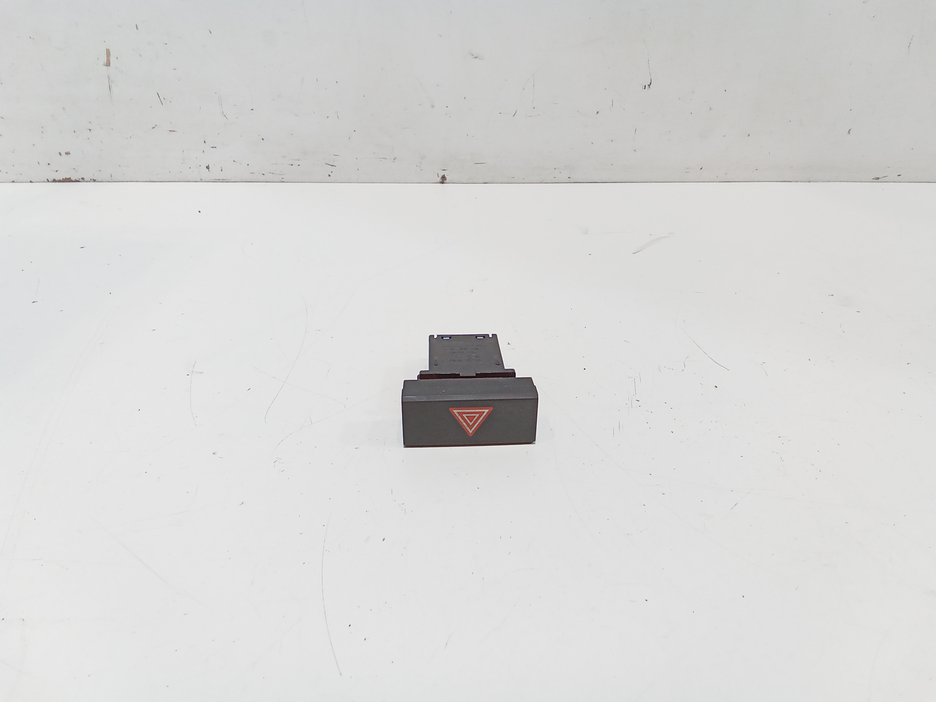 Interruttore Luci Emergenza 93790B41004X Usato