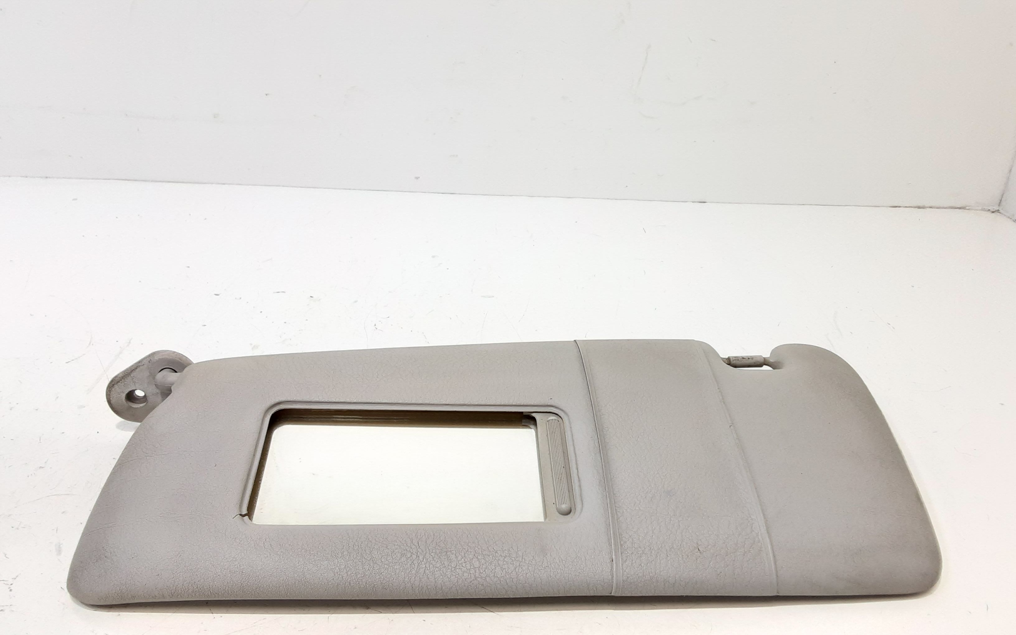 Aletta Parasole Parabrezza Sinistro 51162699047 Usato