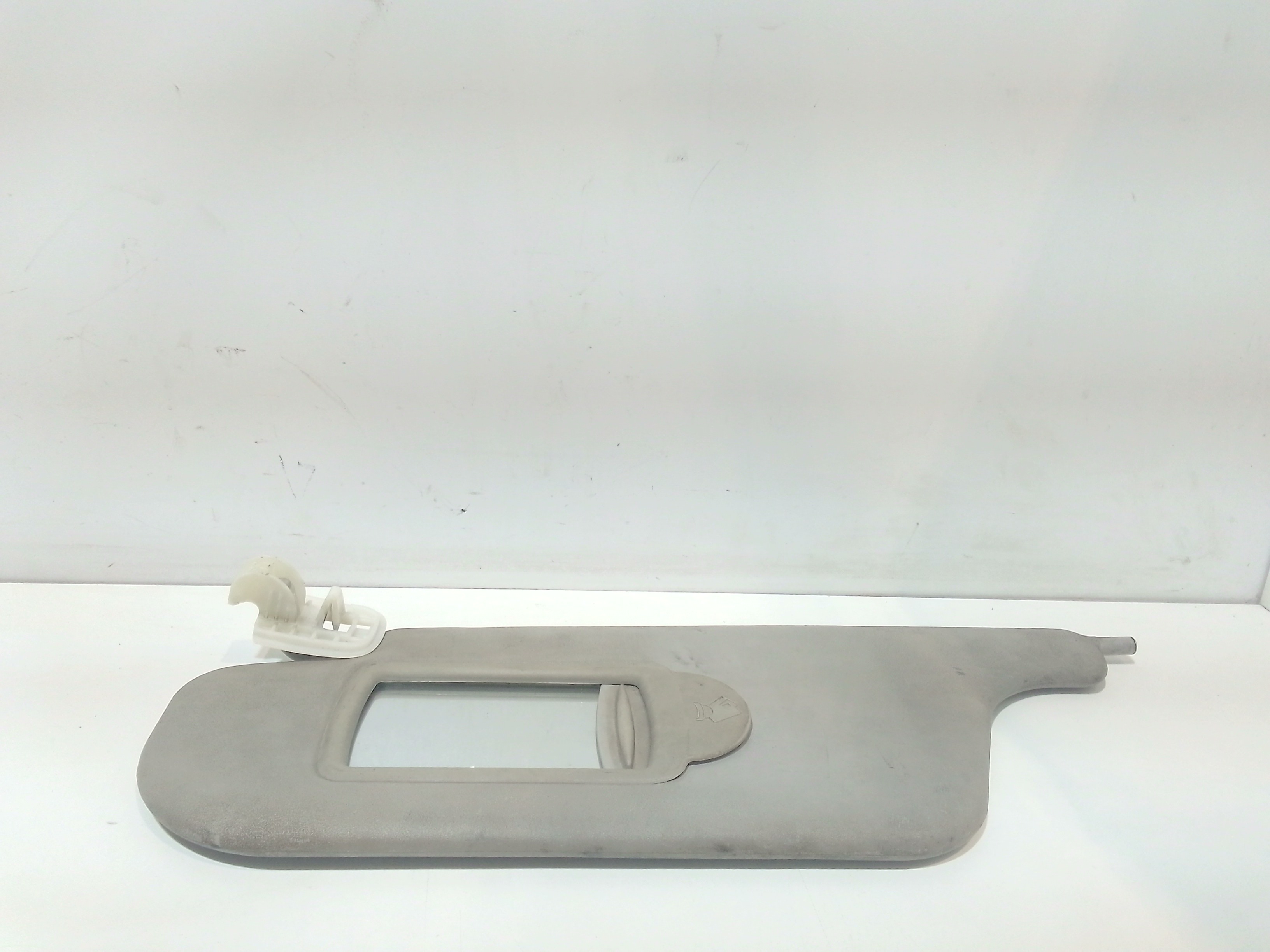 Aletta Parasole Parabrezza Sinistro 8200294234 Usato