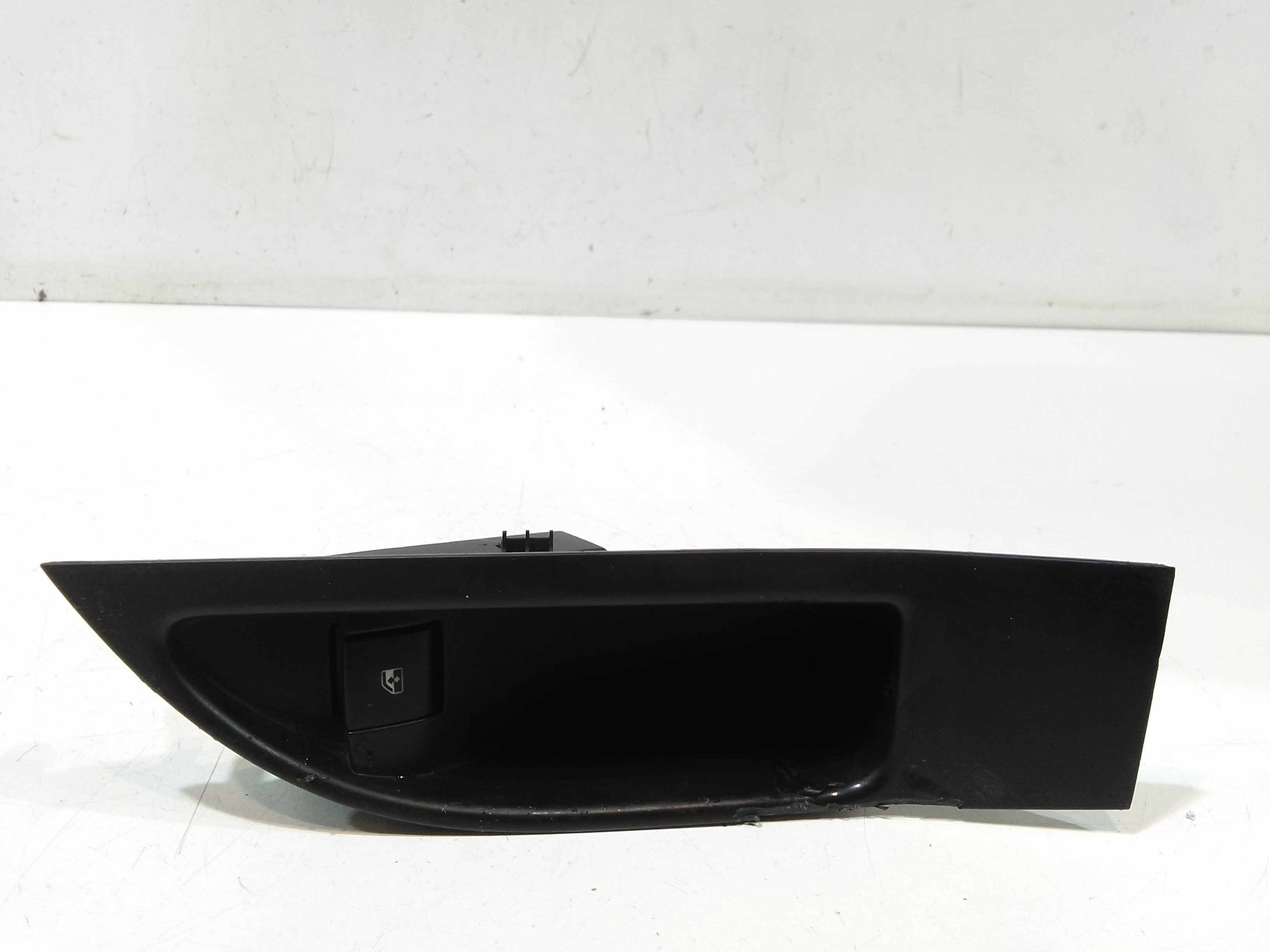 Interruttore Alzacristalli Porta Post. Destro 13301888 Usato