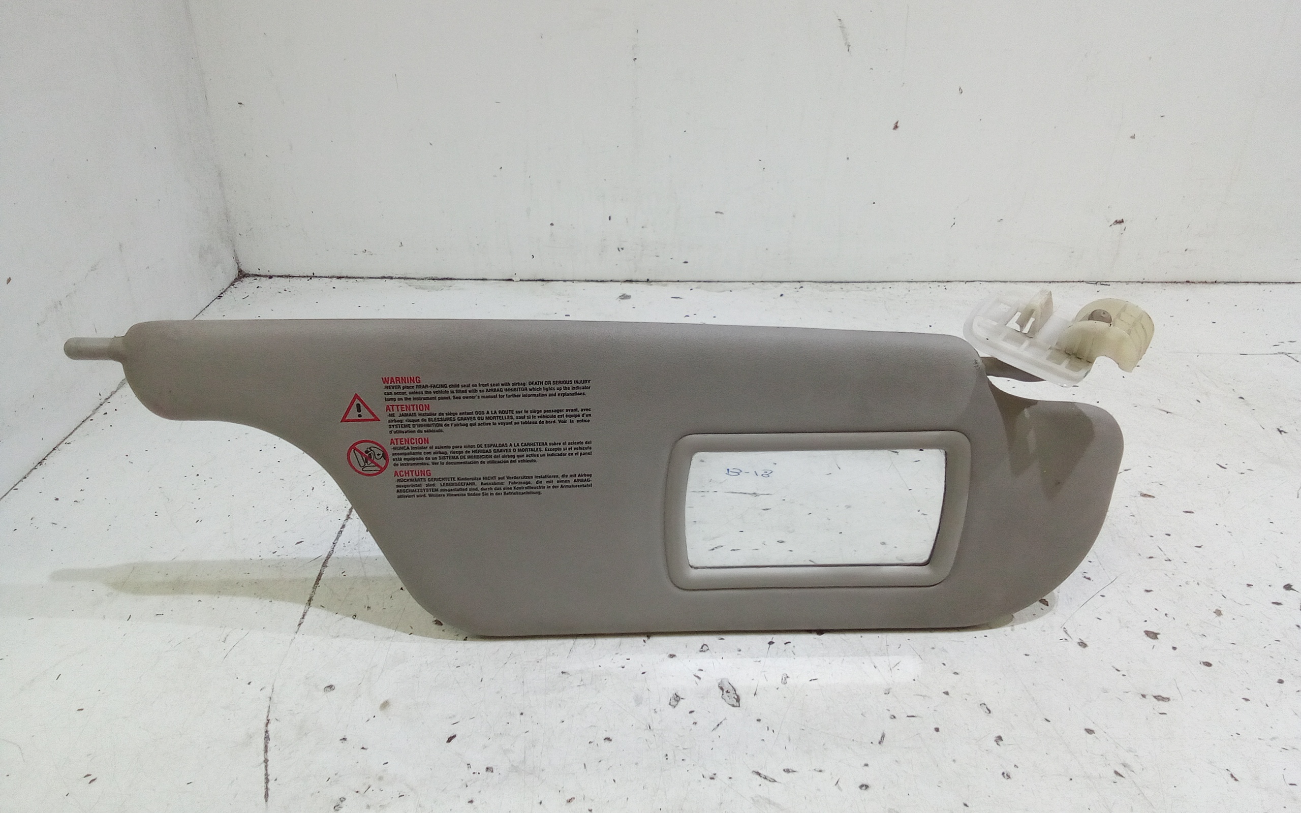 Aletta Parasole Parabrezza Destro 8200294229 Usato