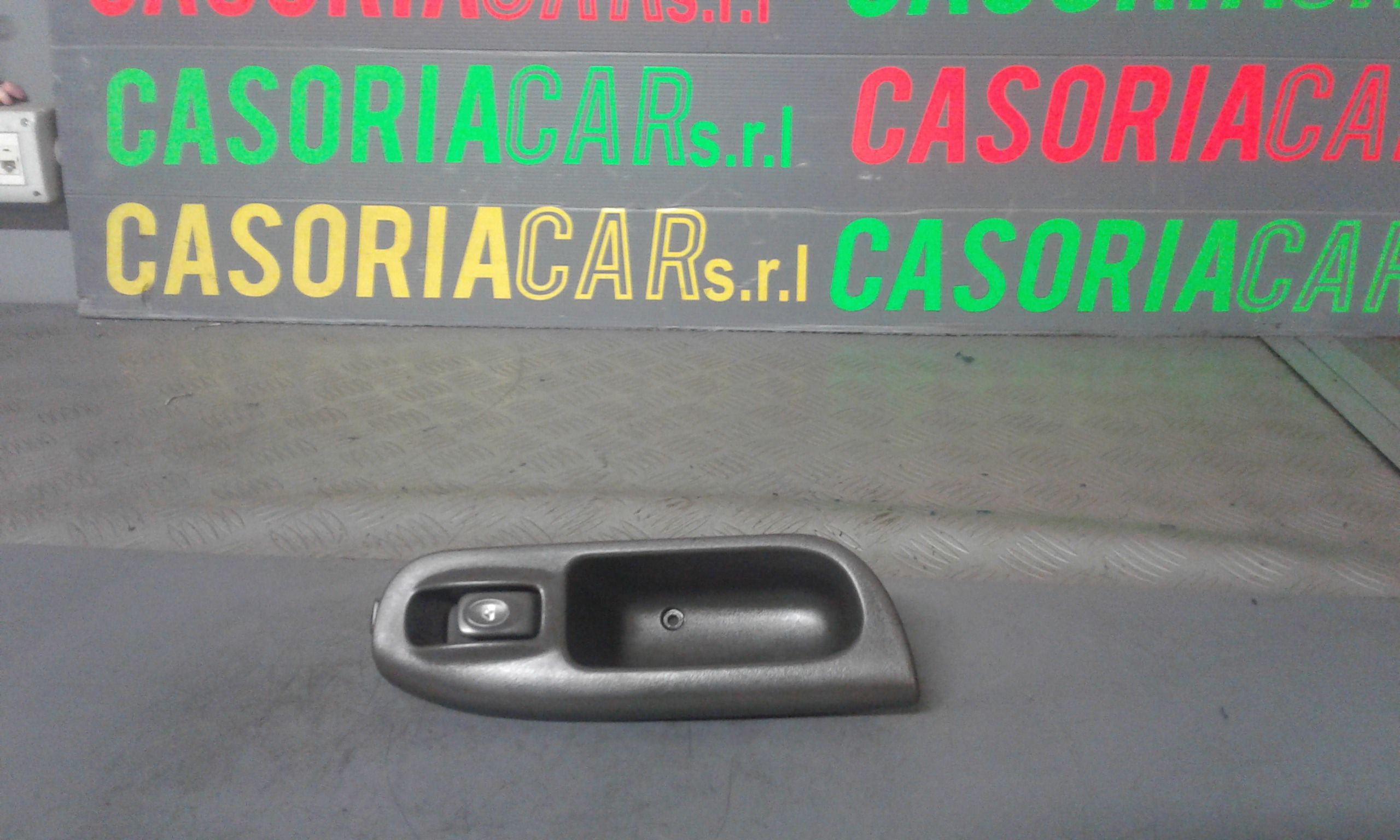 Interruttore Alzacristalli Porta Ant. Destro 7700432963 Usato