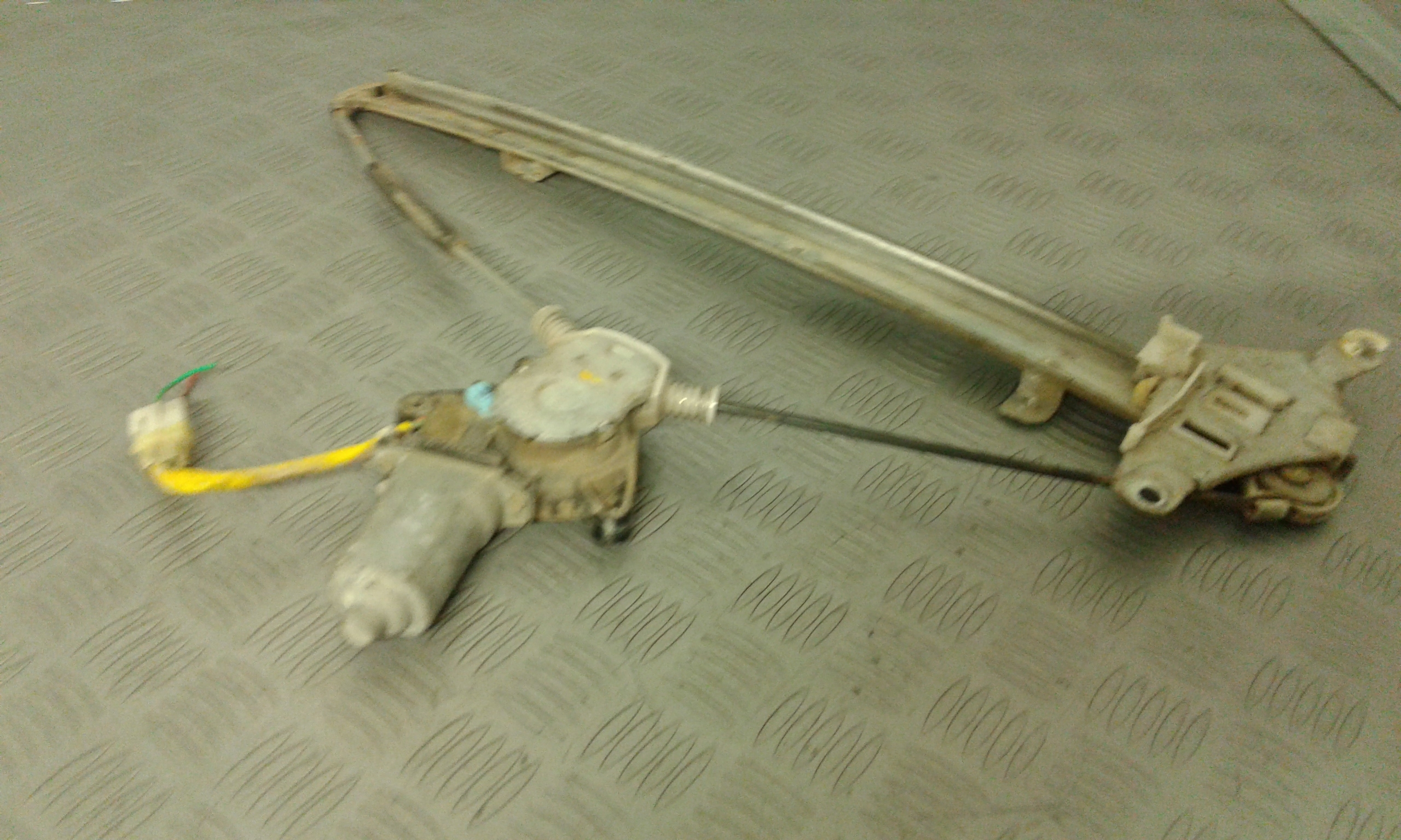 Alzacristallo Porta Ant. Destro 8340174F10000 Usato