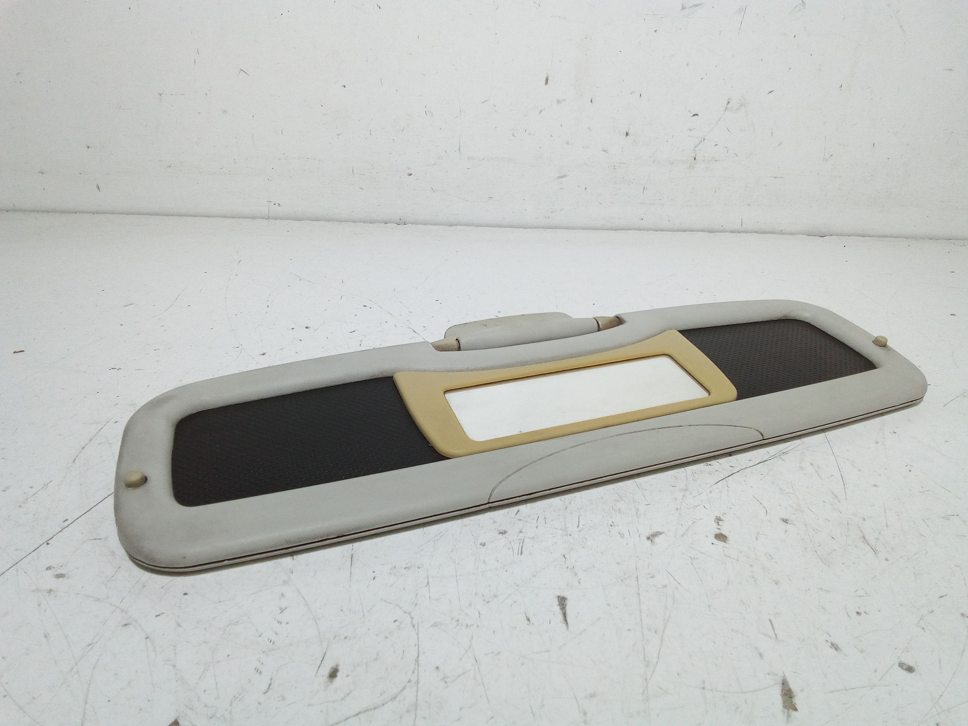 Aletta Parasole Parabrezza Destro Q0000706V009C24A00 Usato