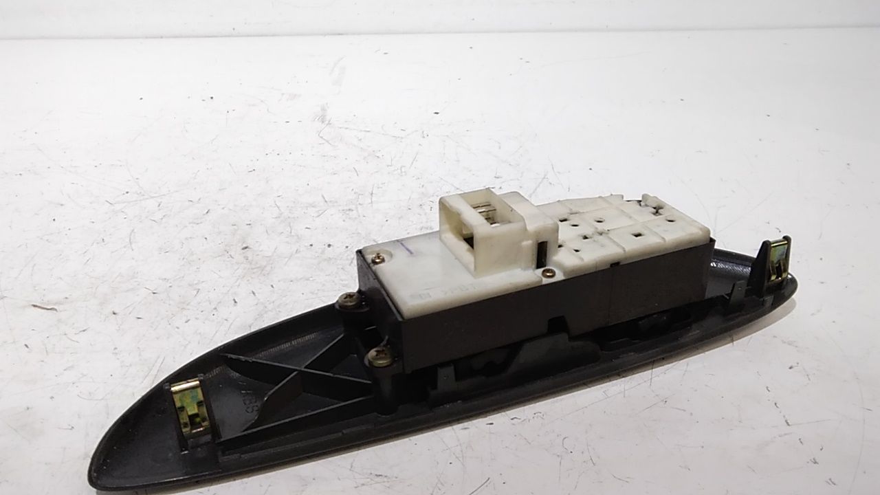 Interruttore Alzacristalli Porta Ant. Sinistro 8482010100 Usato