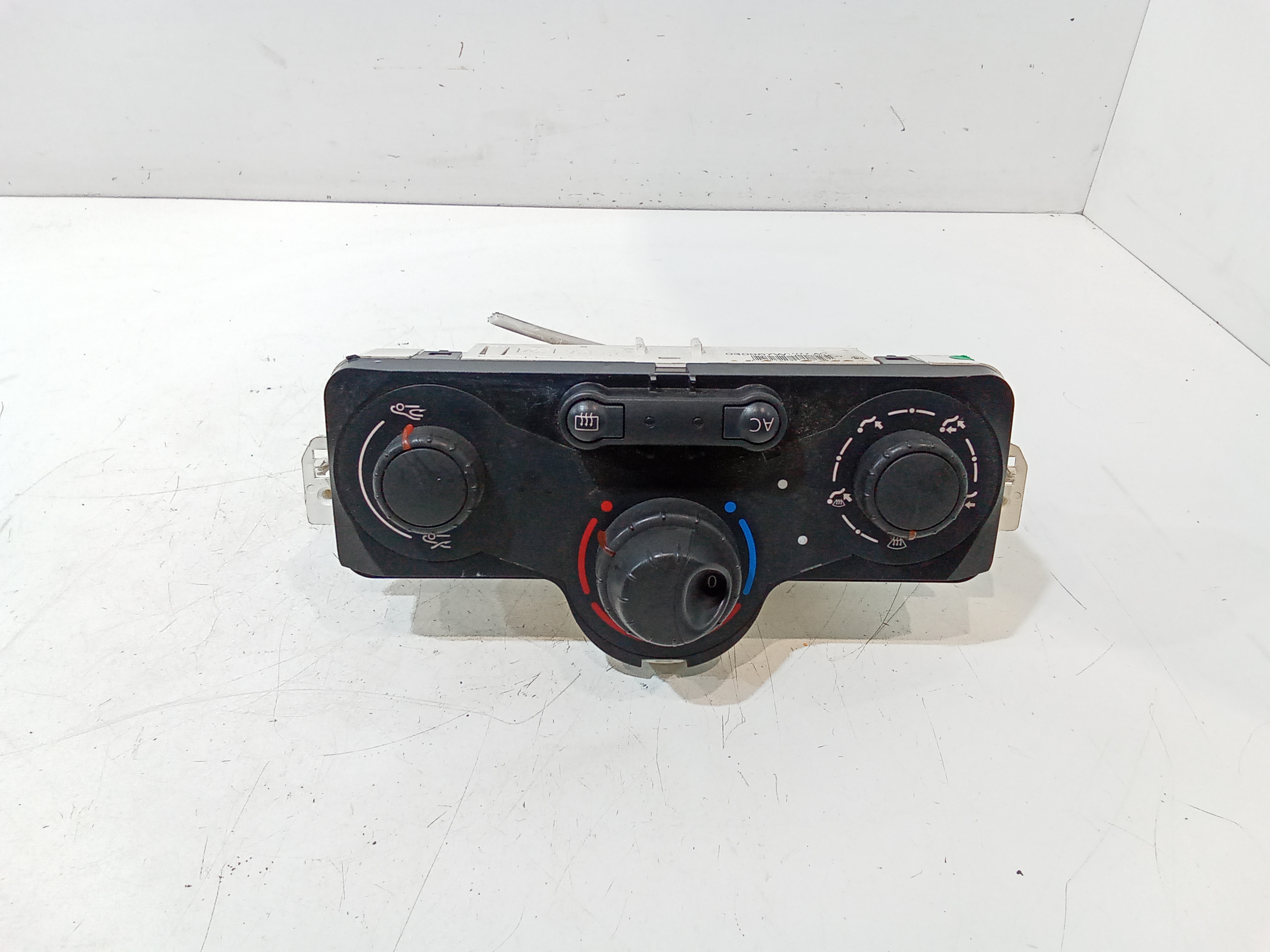 Blocco Comando Climatizzazione 7701070473 Usato