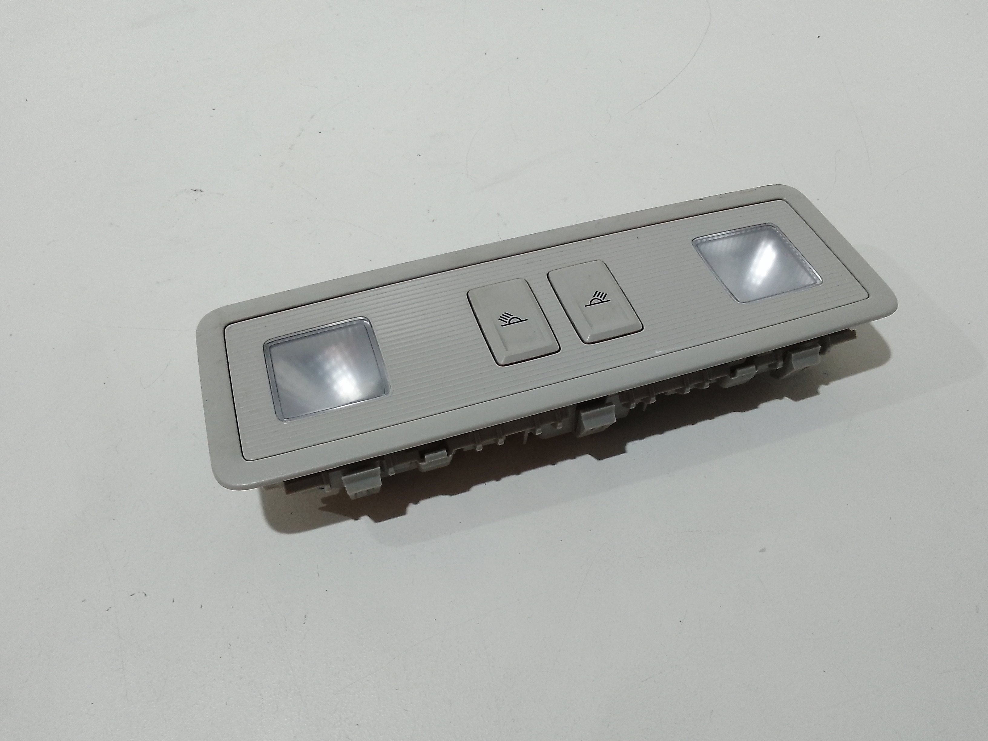 Luce Cortesia Centr. Tetto Usato