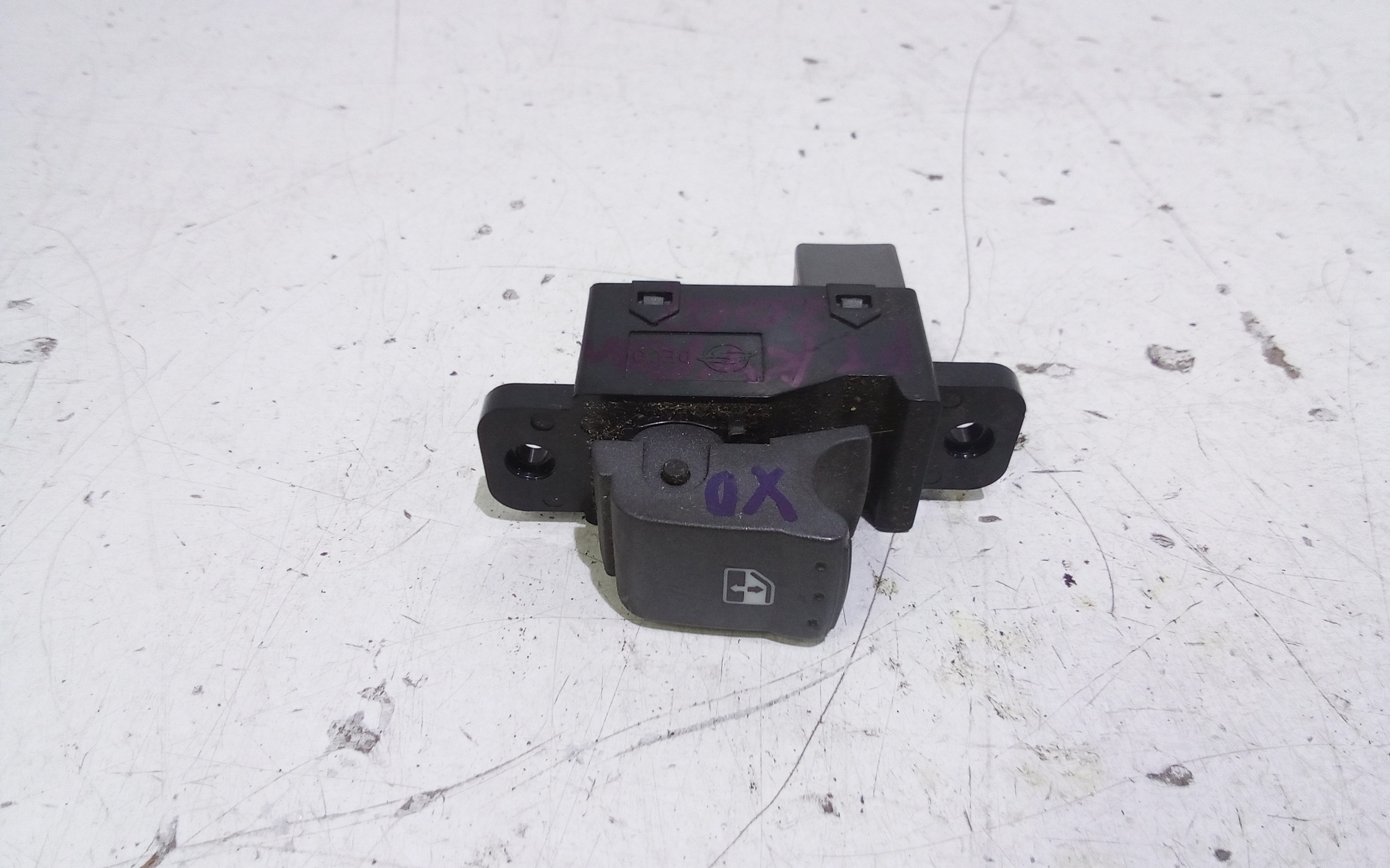 Interruttore Alzacristalli Porta Post. Destro 8584009000HCC Usato