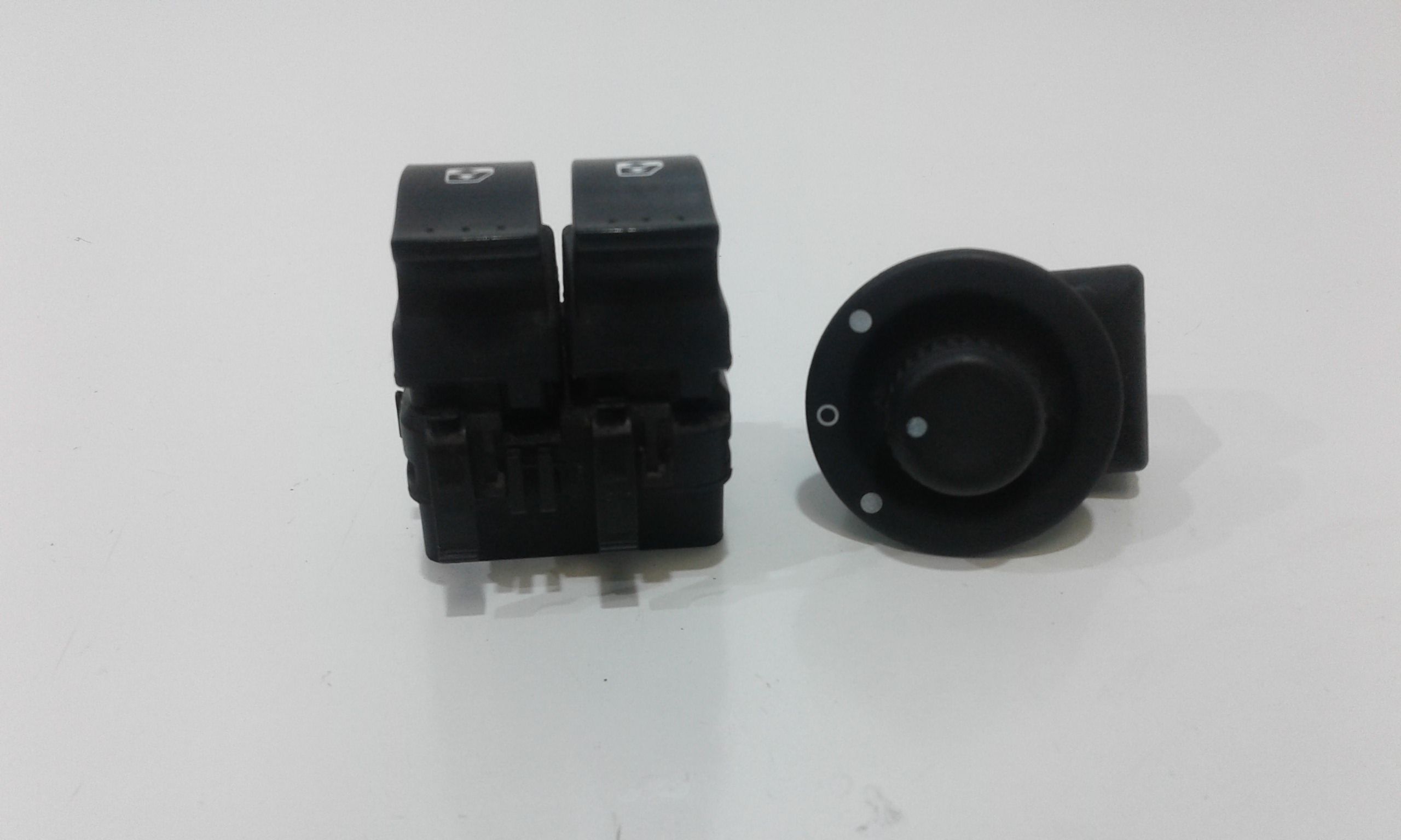 Interruttore Alzacristalli Porta Ant. Sinistro Usato